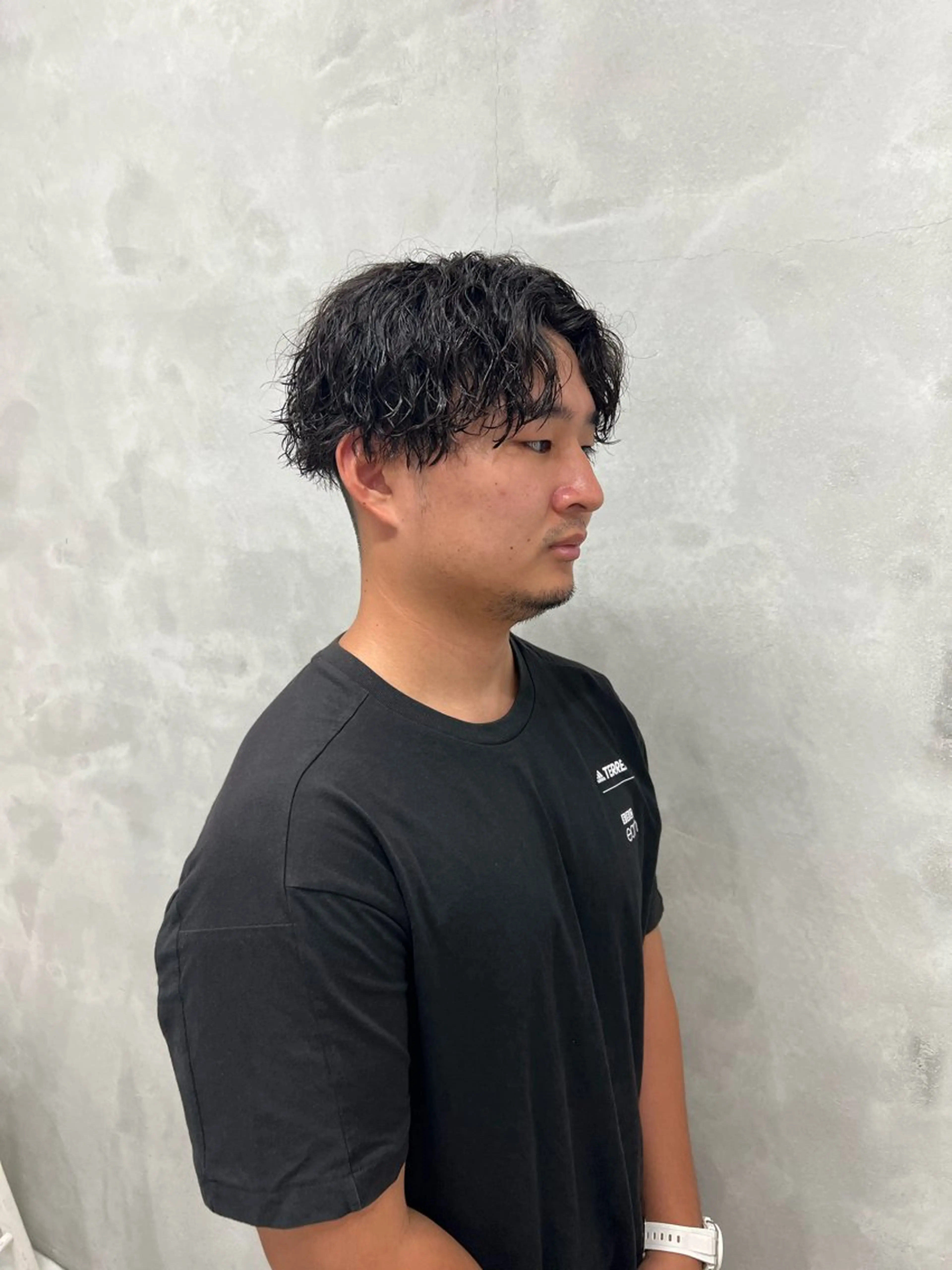 ショート パーマ メンズ センターパート メンズパーマ ツイストスパイラルパーマ スパイラルパーマ 村山 豪歩のヘアスタイル