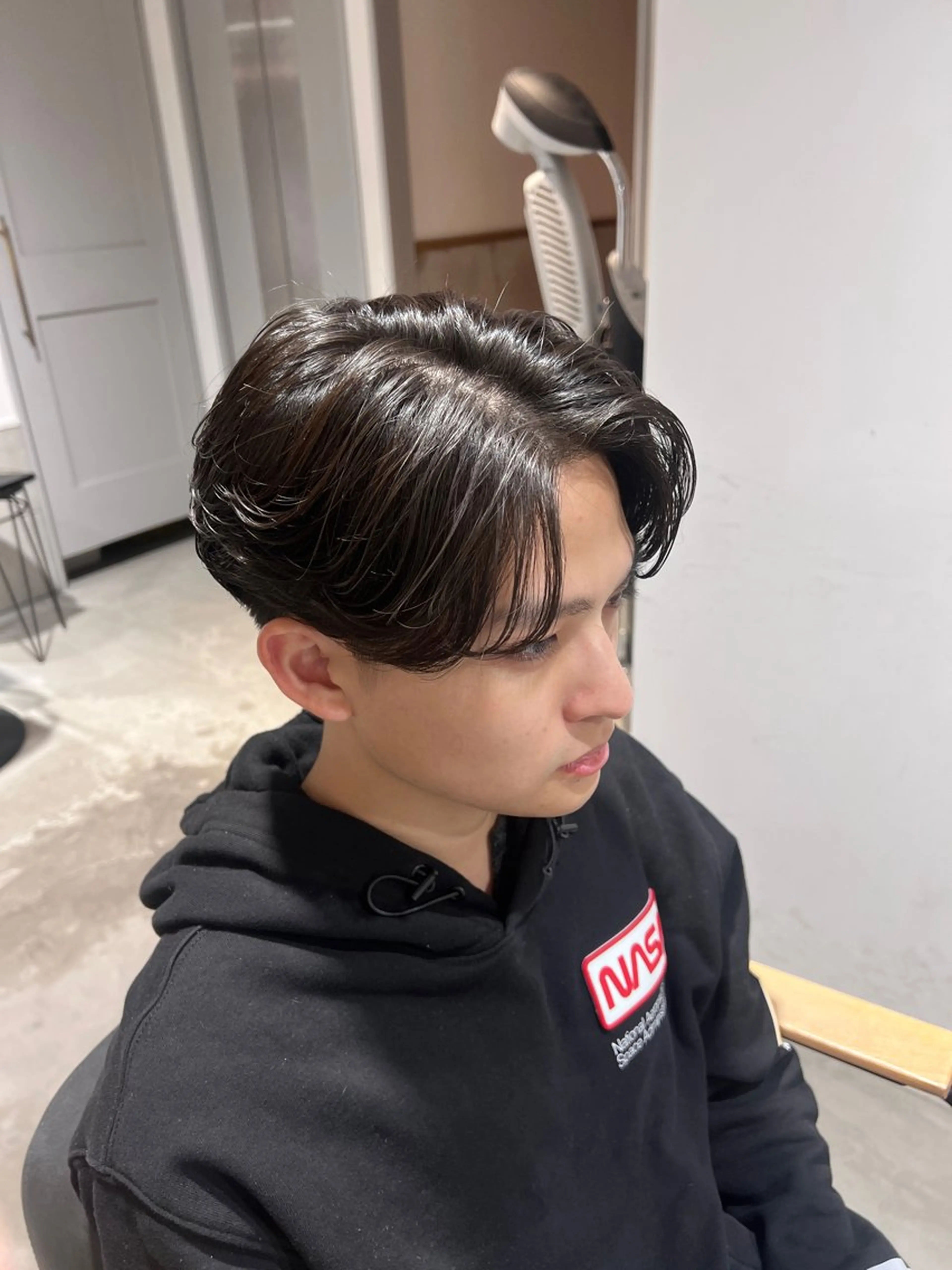 直毛さん必見✌️⚾️センターパートで自然な毛流れを出したい方にオススメ❗️メンズカット+ニュアンスパーマ✨の写真