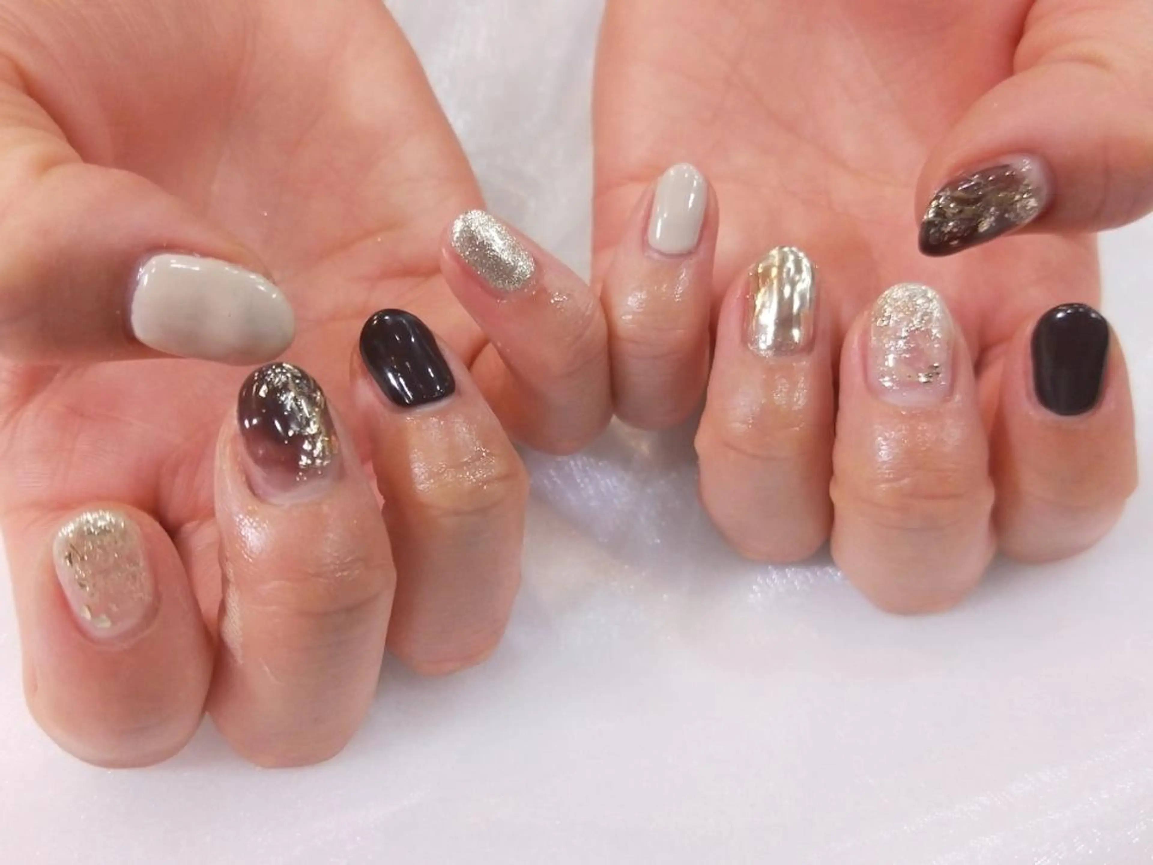 ネイル R'well所属・はばすみれ🎀ﾈｲﾙ 光ﾌｪｲｼｬﾙ ﾍｱのネイルデザイン