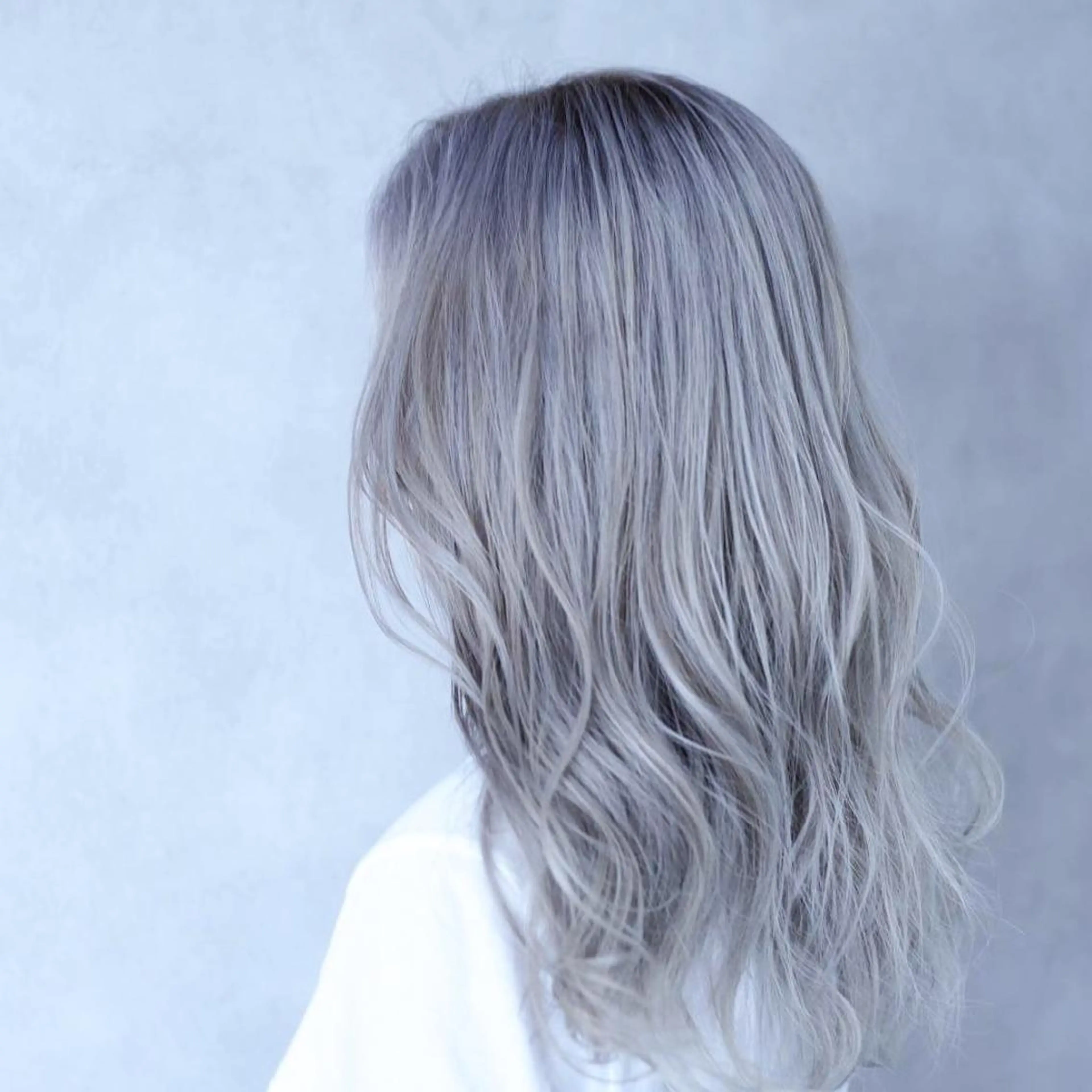 ロング カラー ヘアアレンジ グレージュ シルバー シルバーグレージュ LOOKER所属・looker ルーカーのヘアスタイル