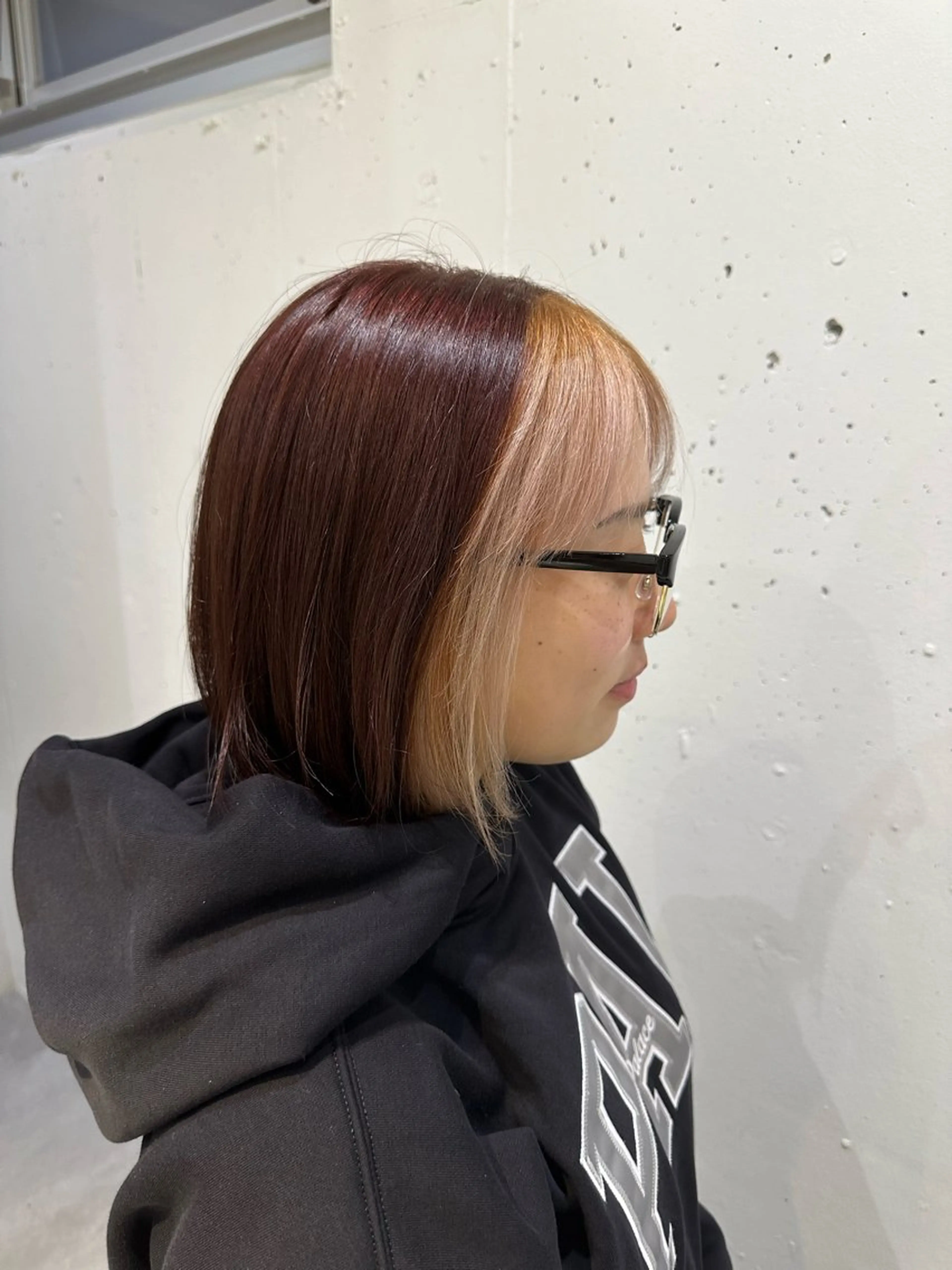 カラー ミストバング ピンクカラー レッドカラー kii所属・サエキ ルイのヘアスタイル