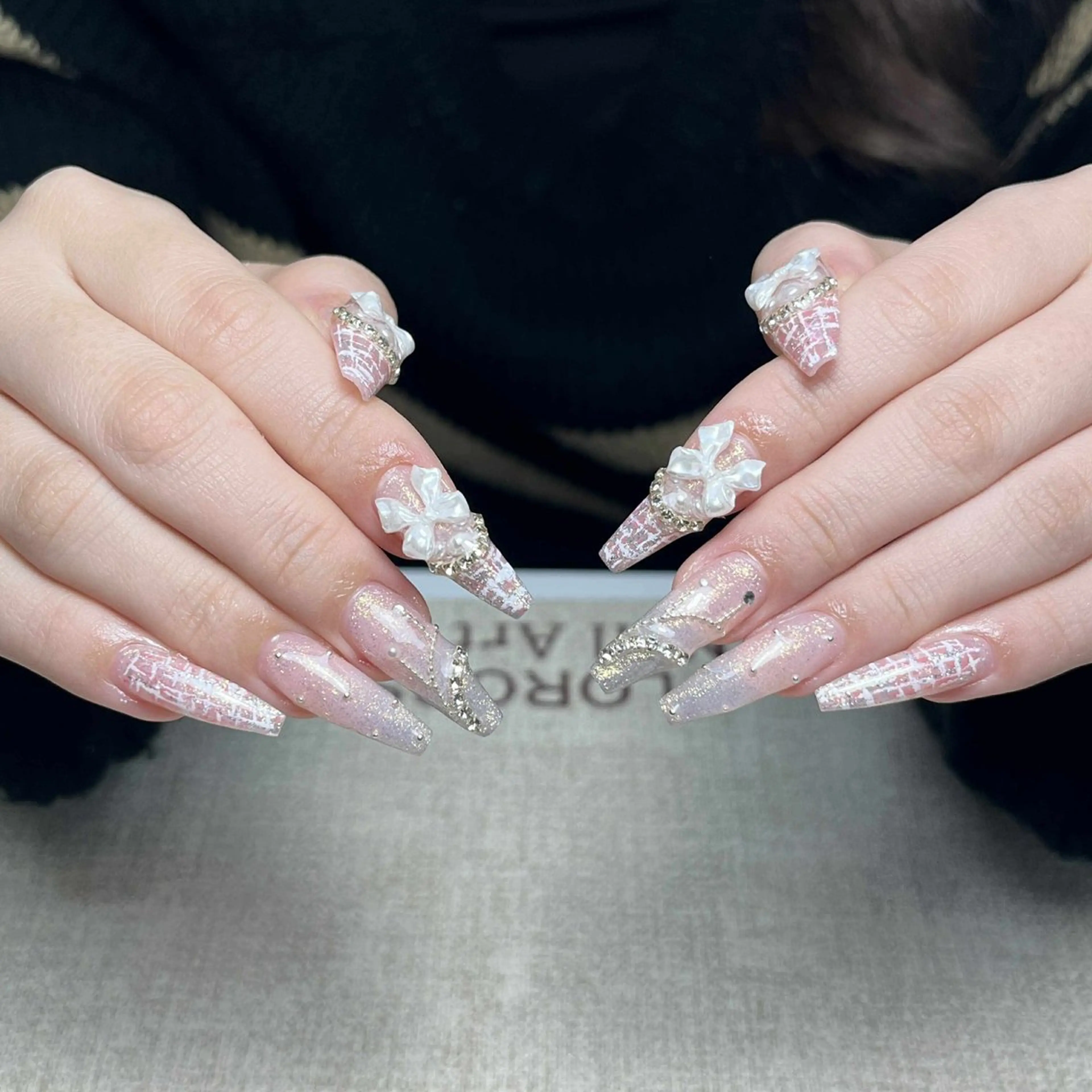 ネイル オーロラネイル ボルドー ブラウン ハート ラメ(グリッター) ハンドネイル ハンドケア Nova Nail Shinsaiのネイルデザイン