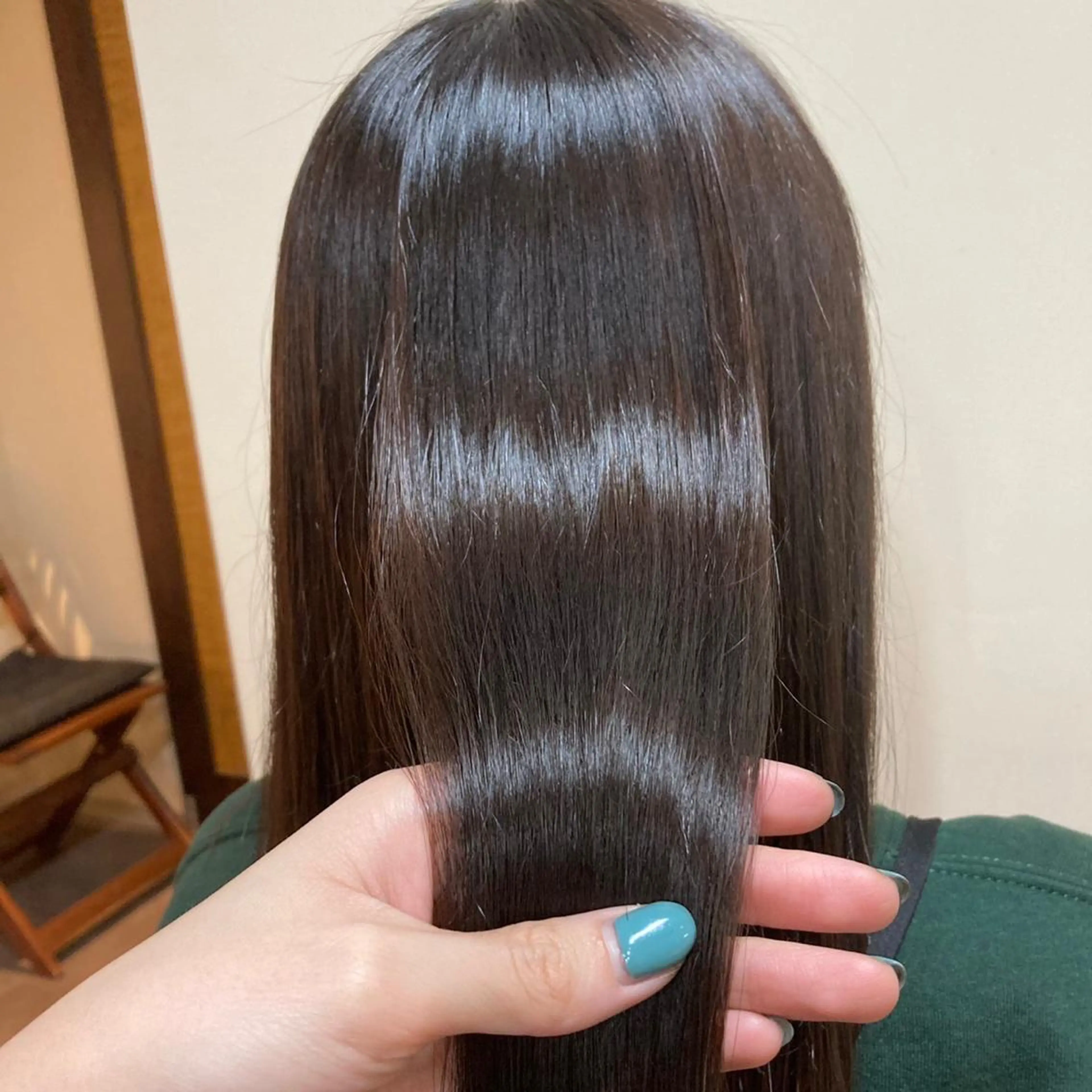 ミディアム 水谷 菜央のヘアスタイル