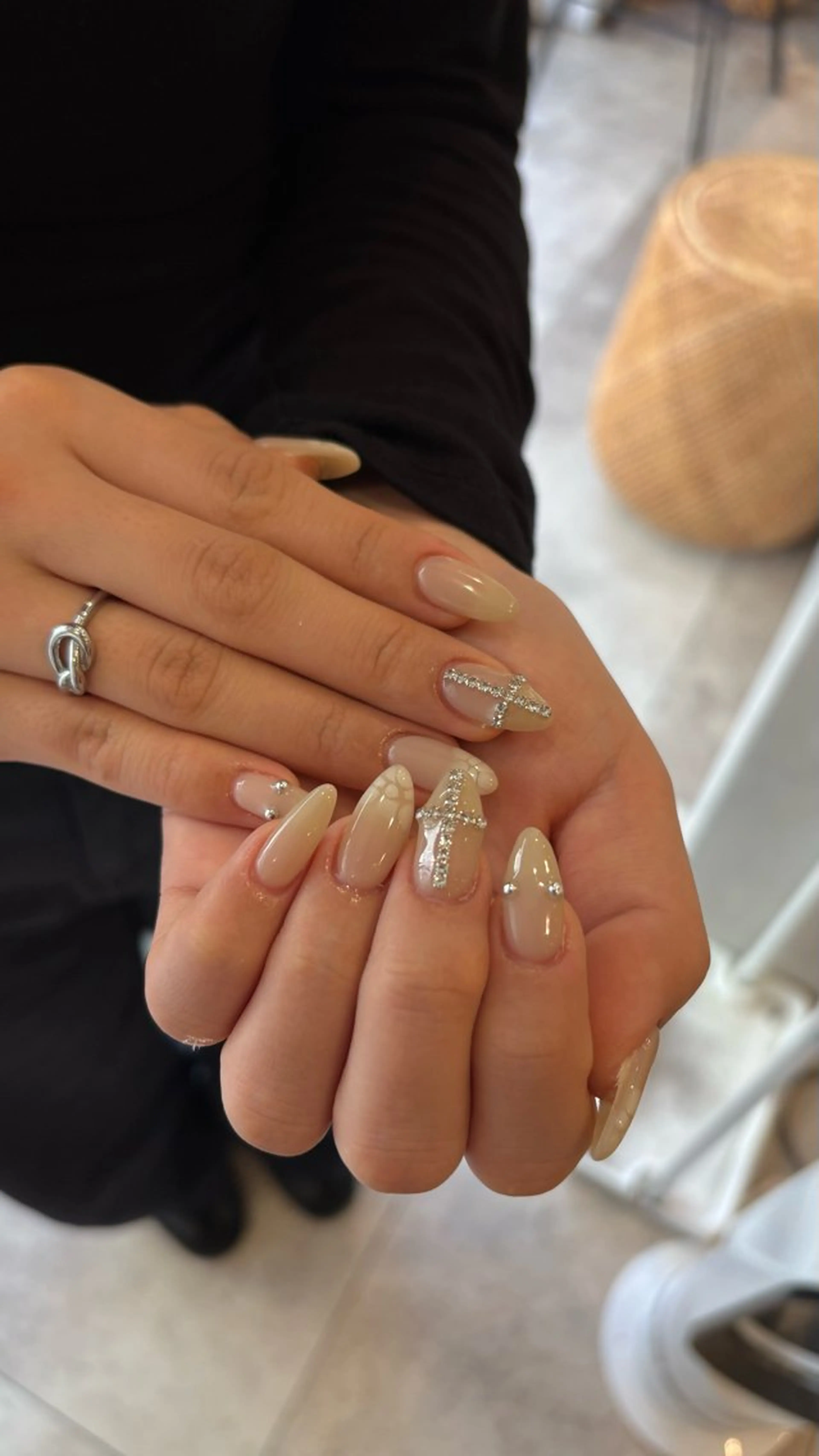 ネイル しおん🎶立川｜ひと 癖ニュアンス｜個性派のネイルデザイン