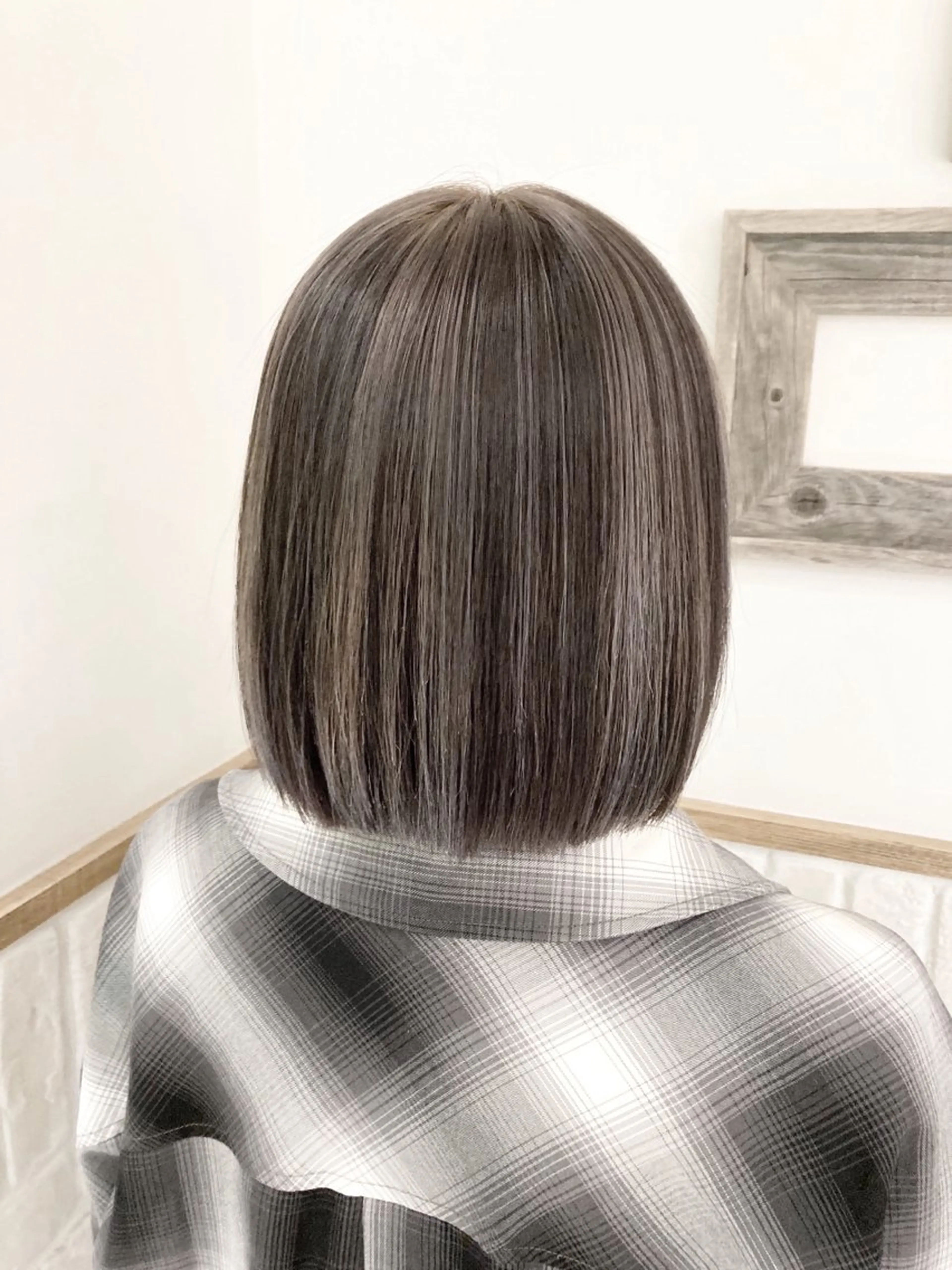 ミディアム ハウス山下あやか 成人式カットカラーのヘアスタイル