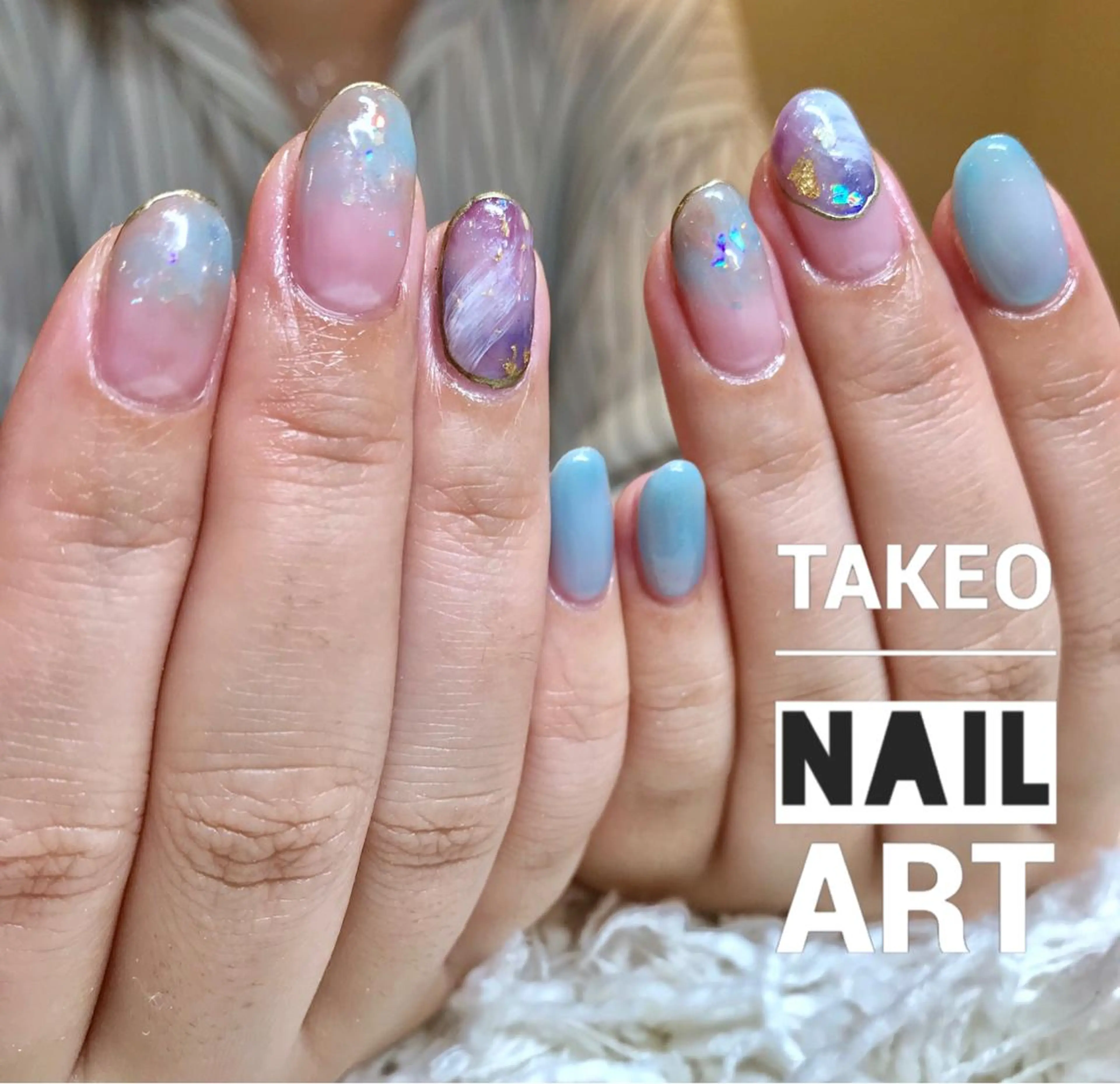 ミディアム ネイル ブルー ホワイト nail&eye Aoのマツエク・マツパデザイン