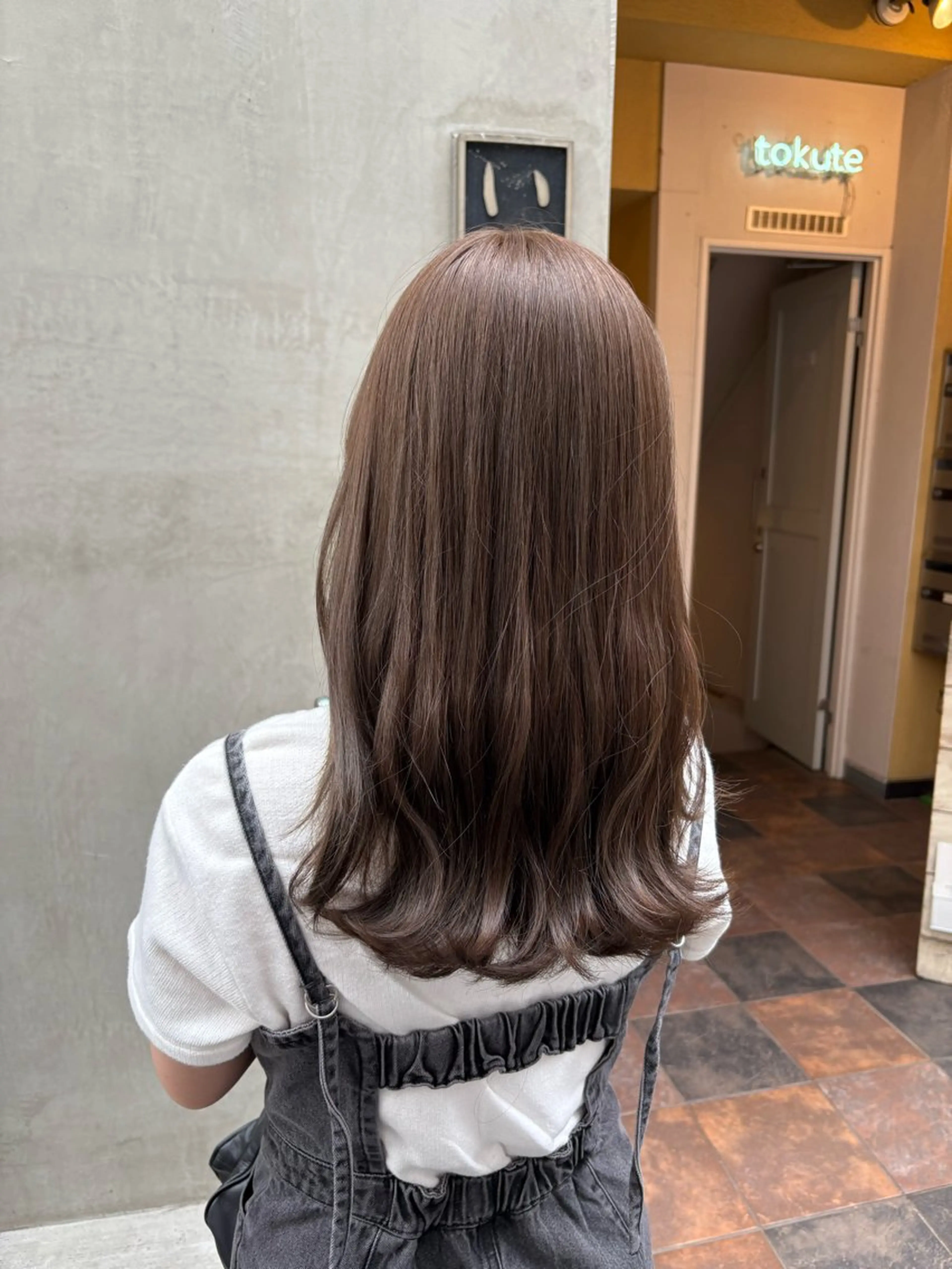 セミロング カット ヘアカラー tokute 中野真咲🐺のヘアスタイル