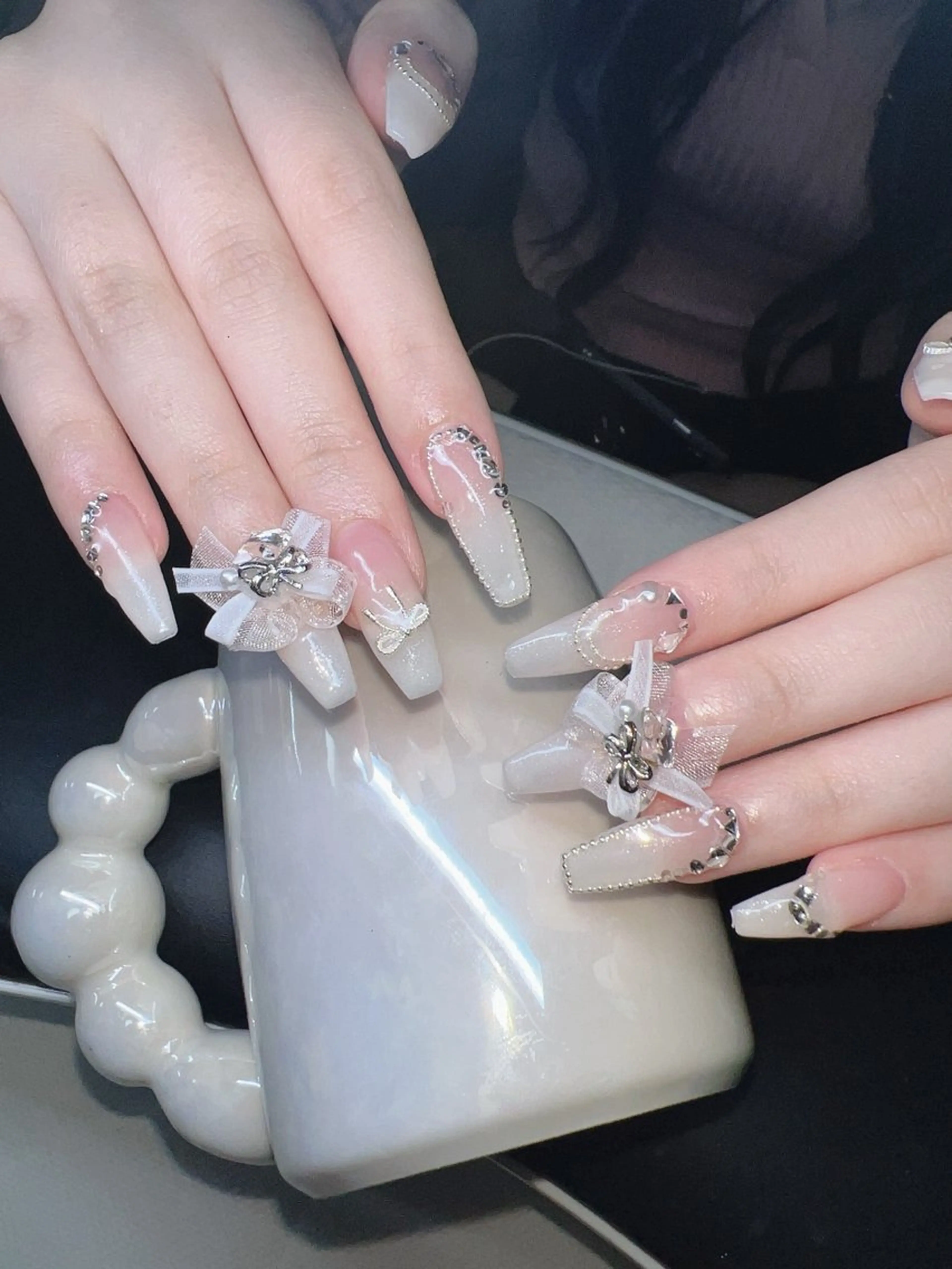 ネイル 長さ出し グラデーション 卒業式 キラキラネイル マグネットネイル Lee Nails チップ長さだし専門店のネイルデザイン