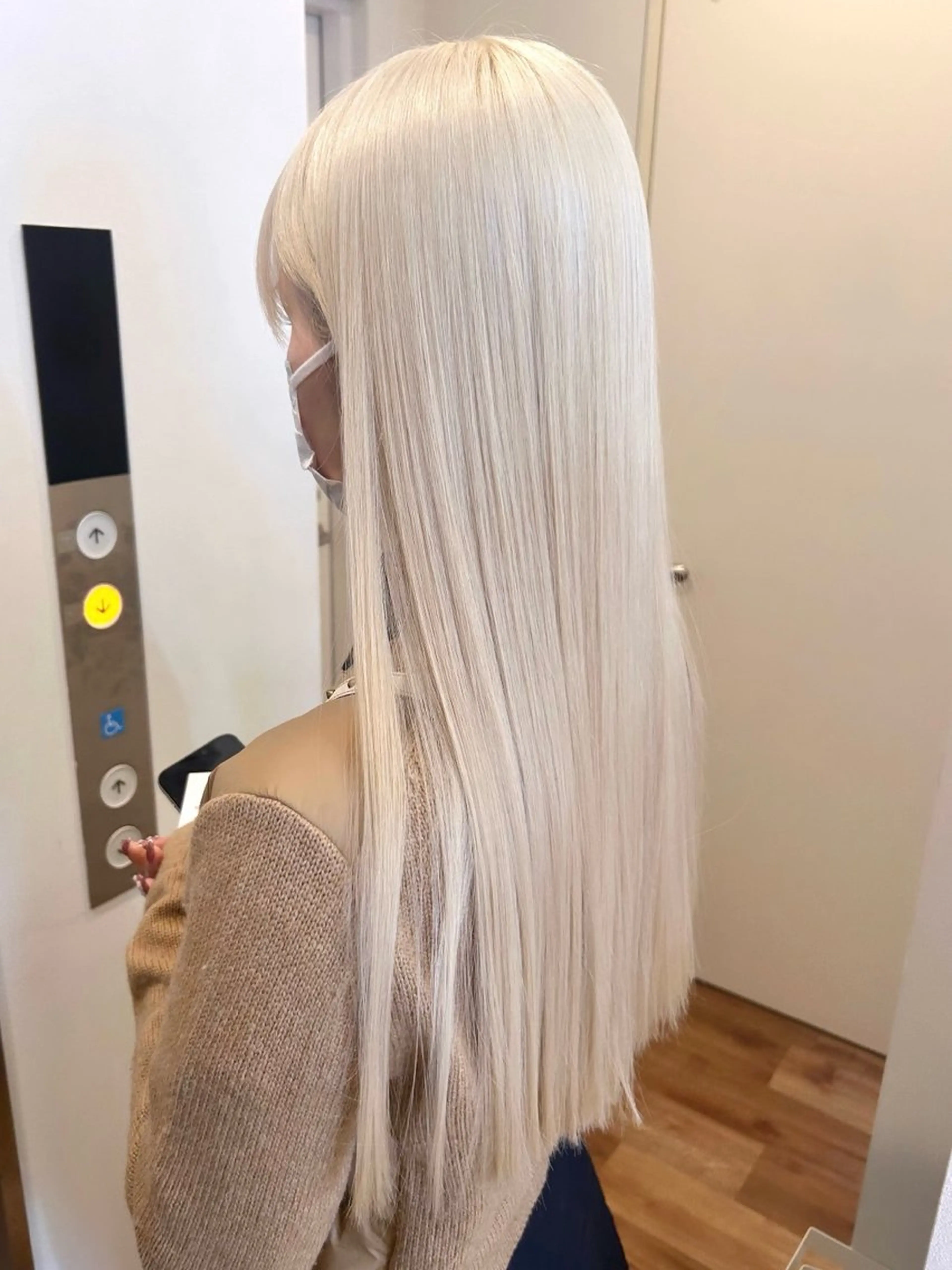 ロング カラー ヘアカラー トリートメント MARQUEE所属・Ayame / ハイトーンカラーのヘアスタイル