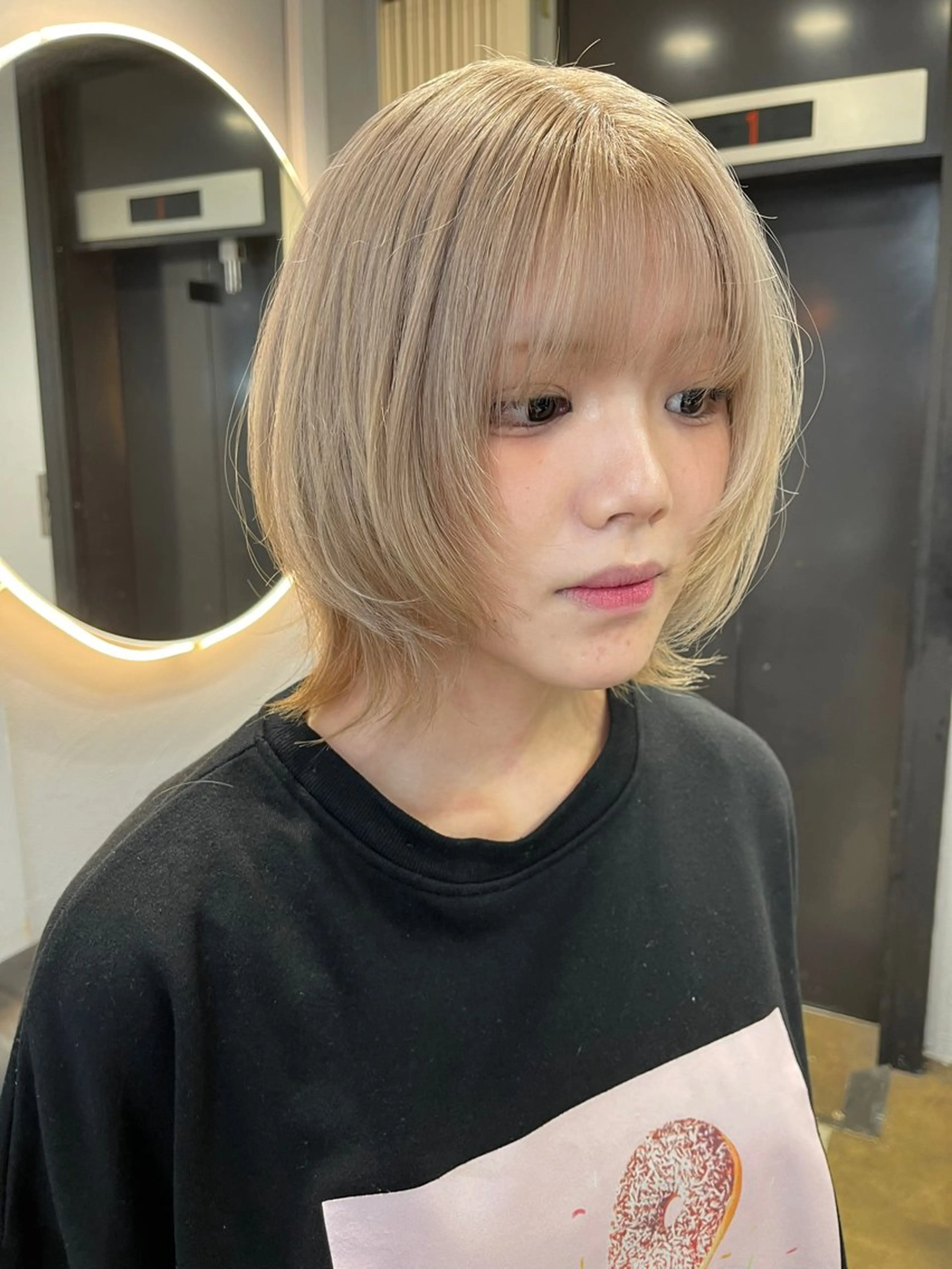 ミディアム カラー ベージュカラー ブリーチ ケアブリーチ デザインカラー ダブルカラー ヘアカラー トリートメント TATSUブリーチ/ ミルクティーベージュのヘアスタイル