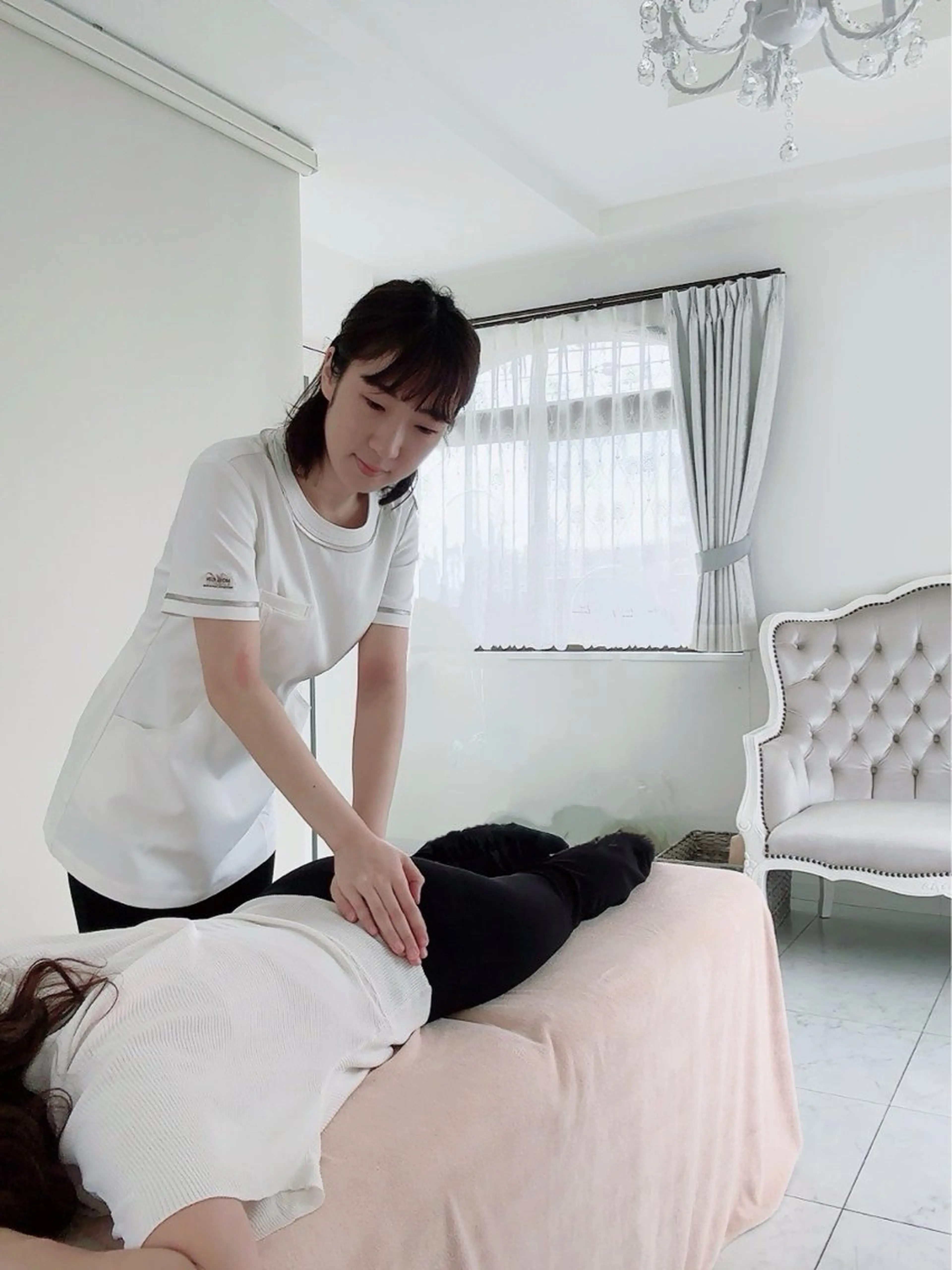 【猫背・巻き肩が気になる方へ】姿勢矯正の写真