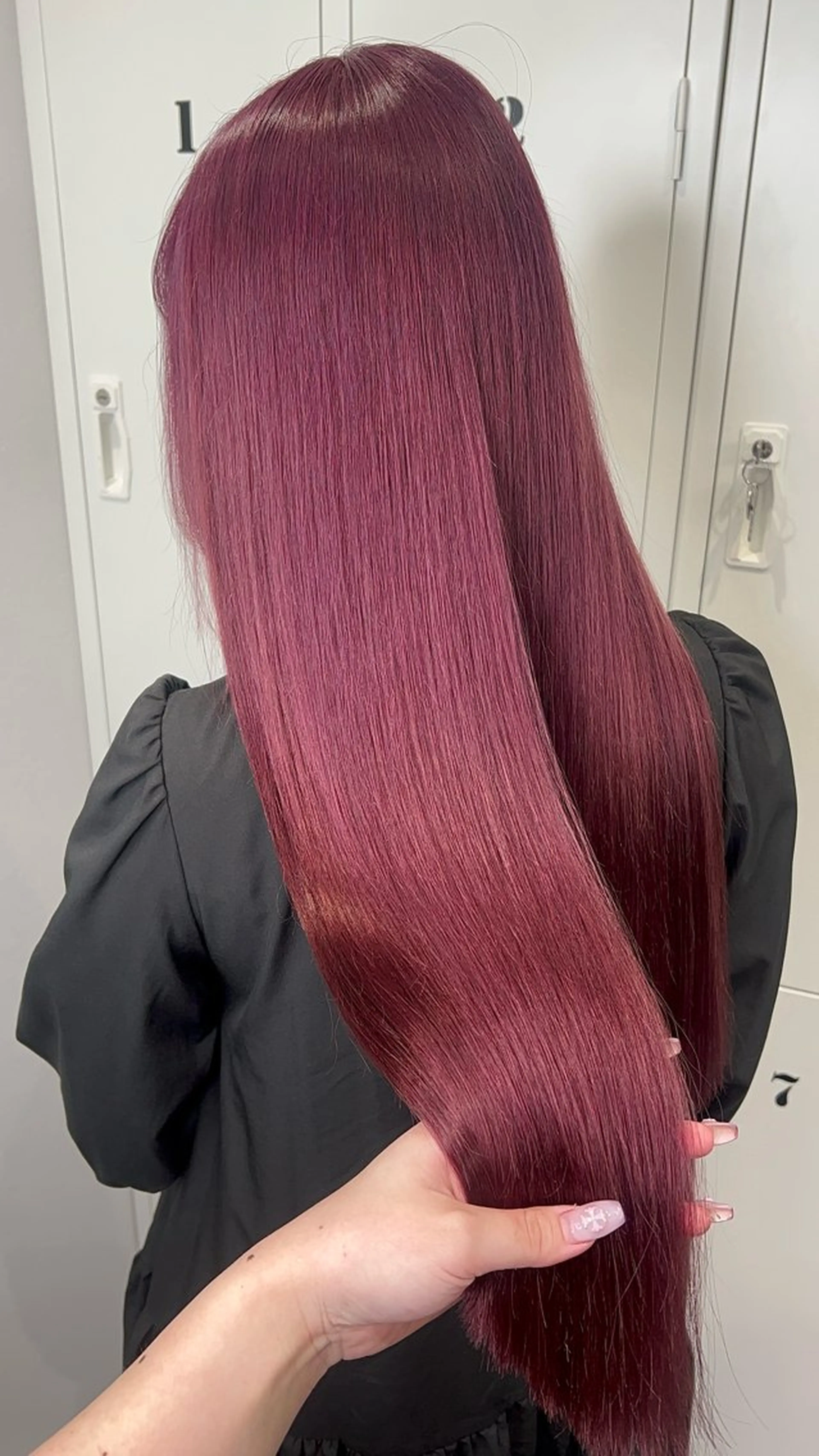 ロング カラー ブリーチ 透明感カラー デザインカラー ダブルカラー ハイトーンカラー いろあそび所属・ショート/ウルフ カットモデル募集のヘアスタイル