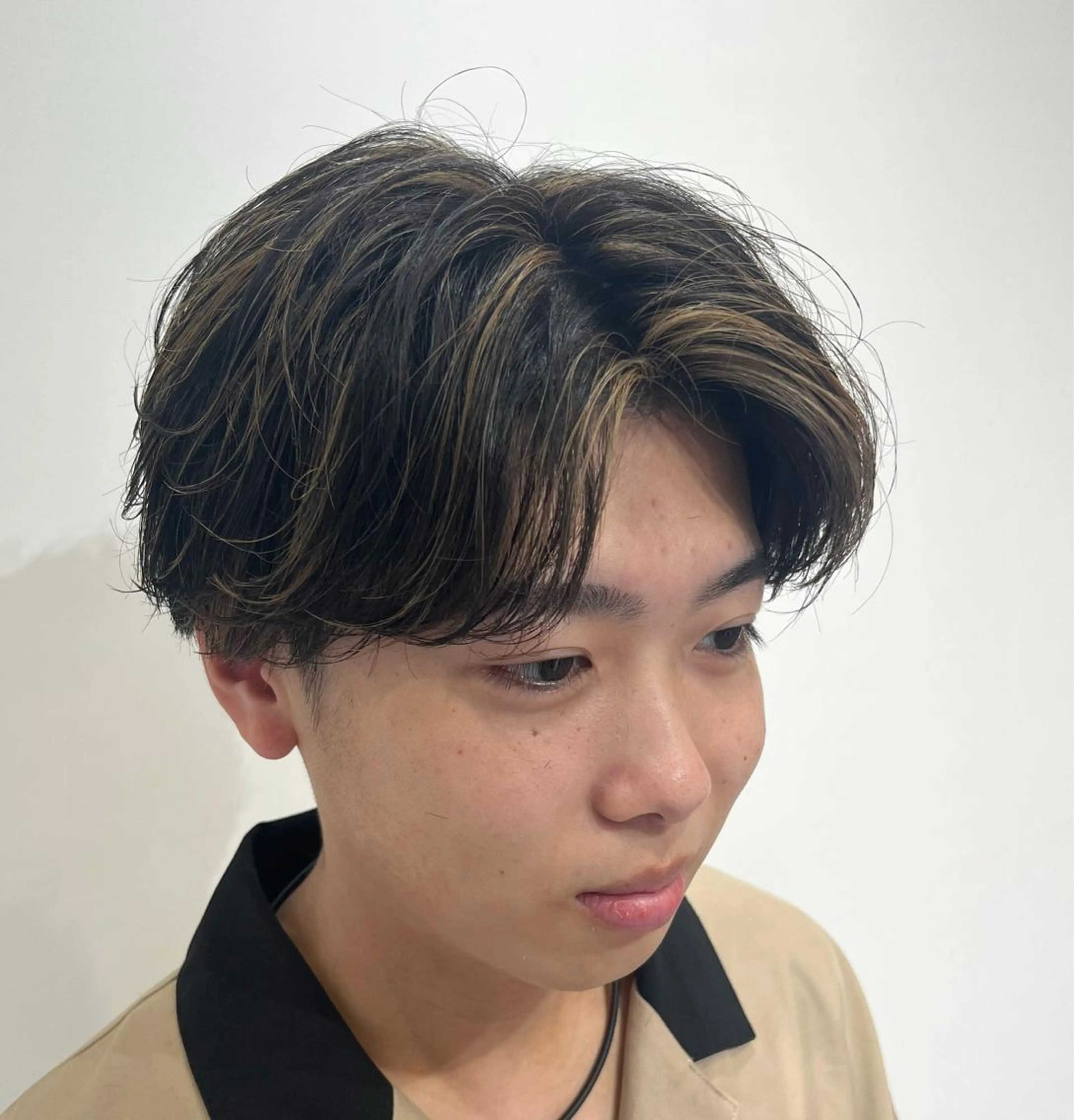 ショート カラー メンズ センターパート メンズハイライト ハイライトカラー ハイライト 【店長】メンズ職人 短髪　ハイトーン🔥のヘアスタイル