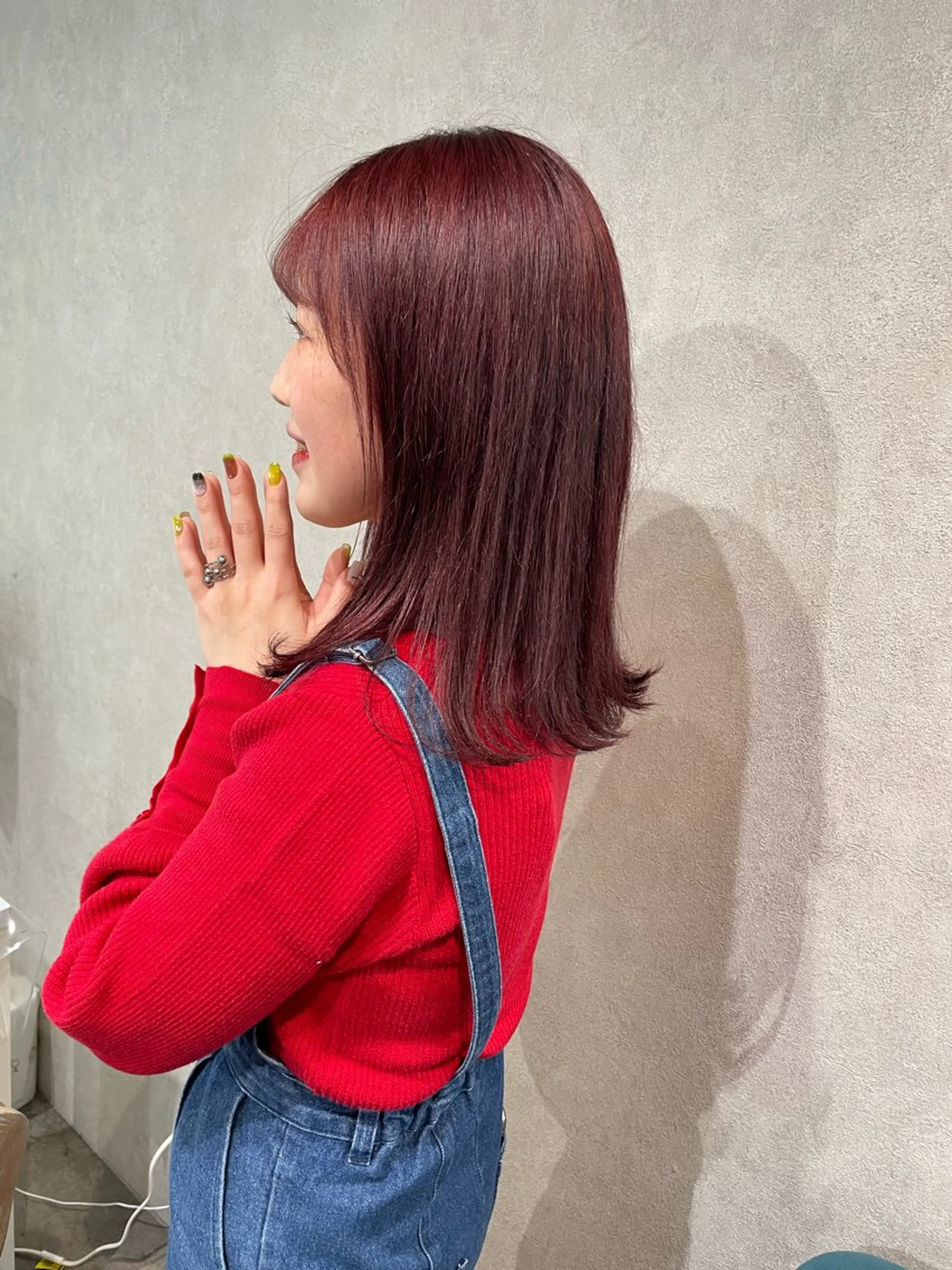 ミディアム カラー ブリーチ ボルドーカラー ケアブリーチ ピンクカラー ヘアカラー ナチュラル透明感🌱 小山美樹子のヘアスタイル