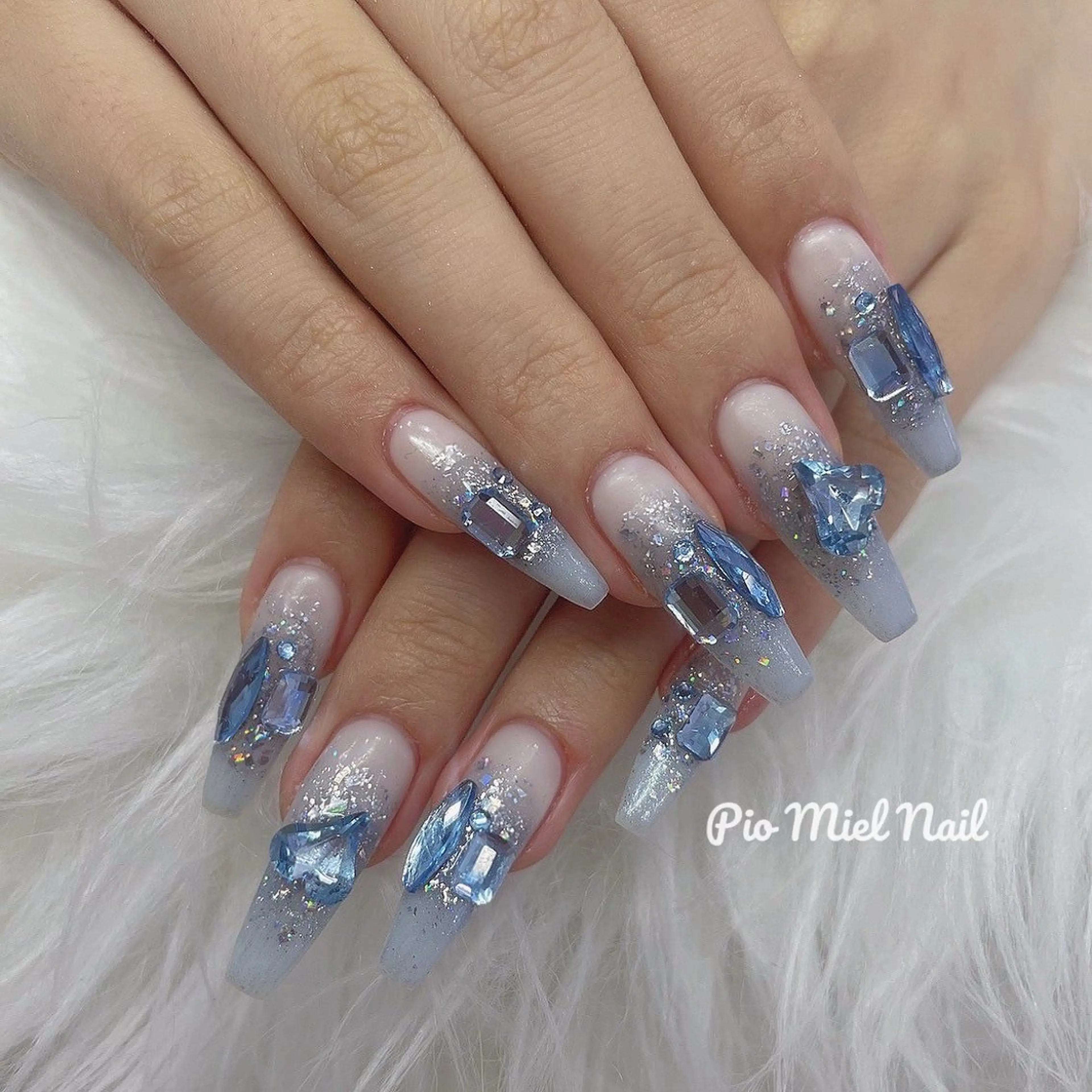 セミロング 韓国風ヘア ハンドネイル HANA 長さだしのネイルデザイン