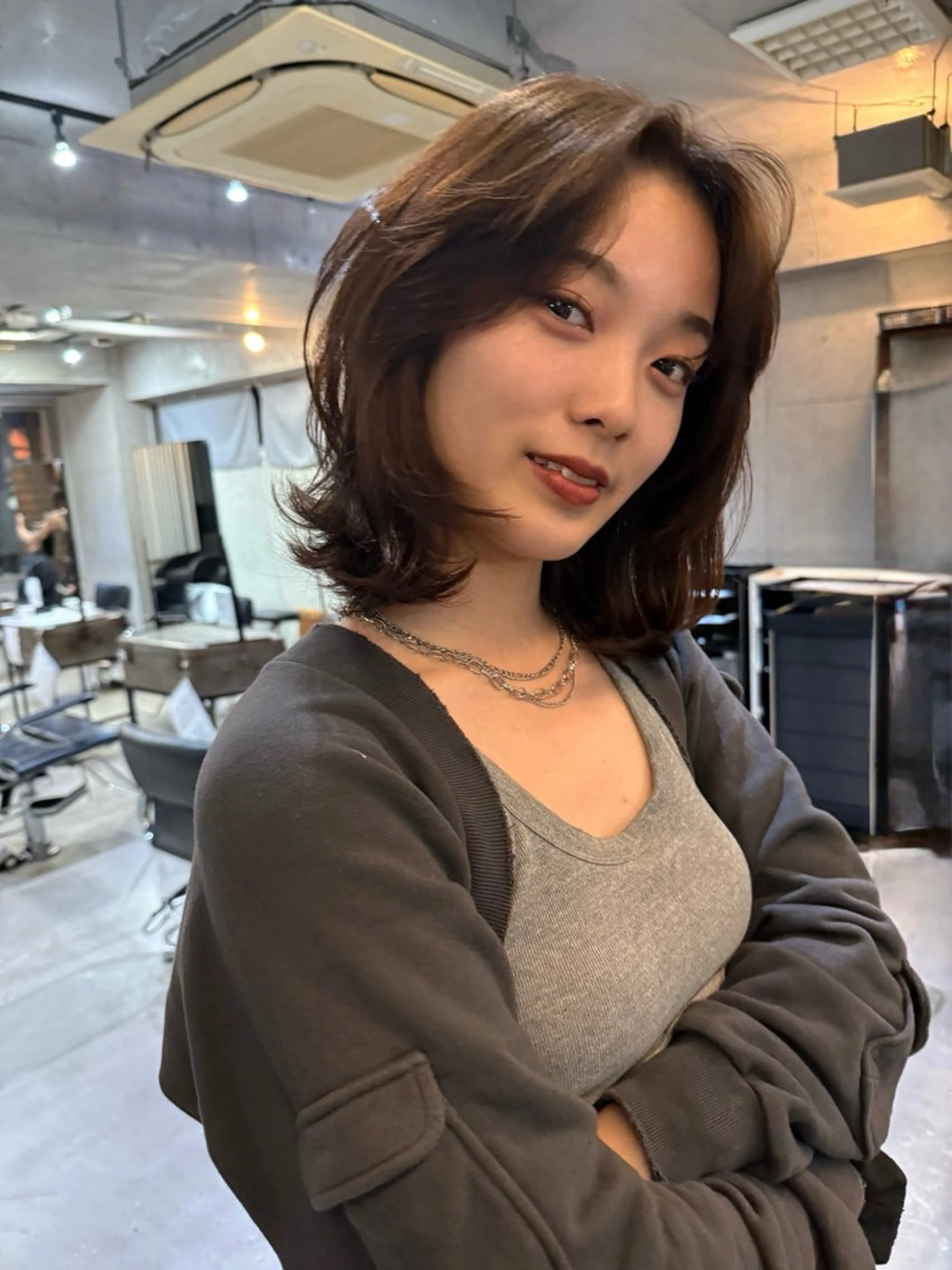 ミディアム ミディアムレイヤー レイヤーカット カット ヘアカラー レイヤーカット\ウル フ　chinatsuのヘアスタイル