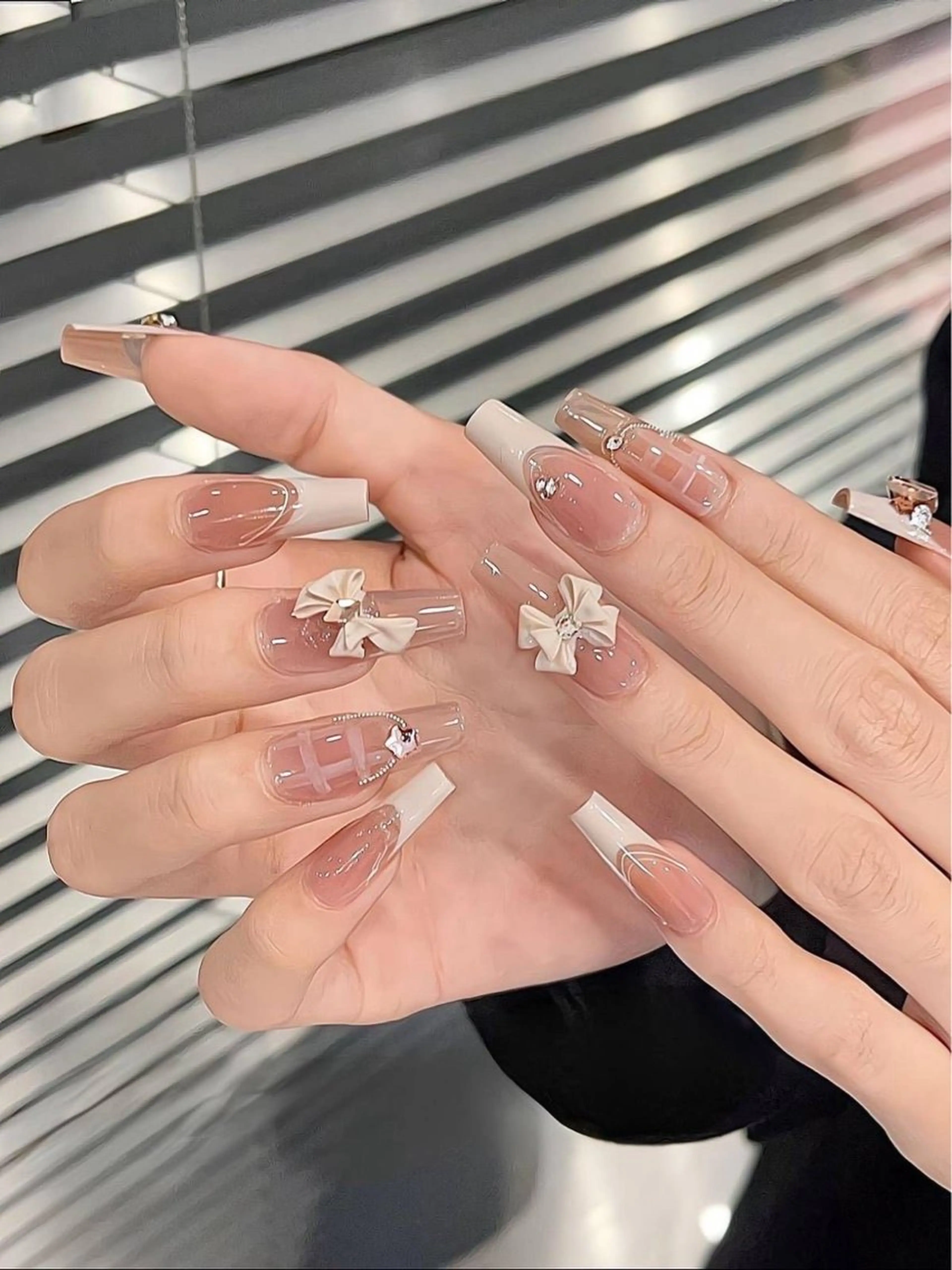 ネイル 長さ出し フレンチネイル グラデーション 卒業式 マグネットネイル ハンドネイル MIHANA NAILのネイルデザイン