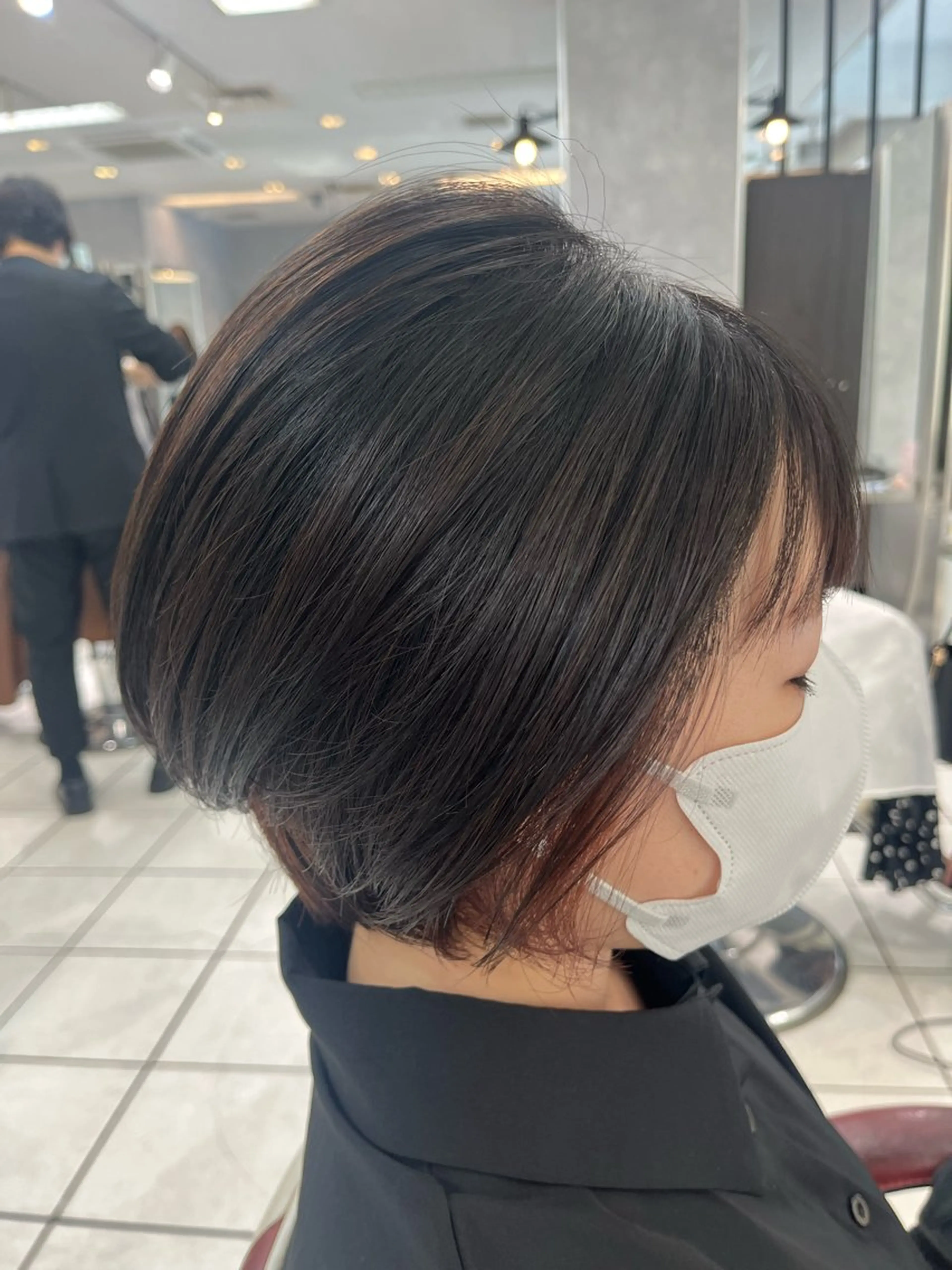 ショート カラー アッシュ インナーカラー ピンクカラー アートディレクター 尾内 友美のヘアスタイル