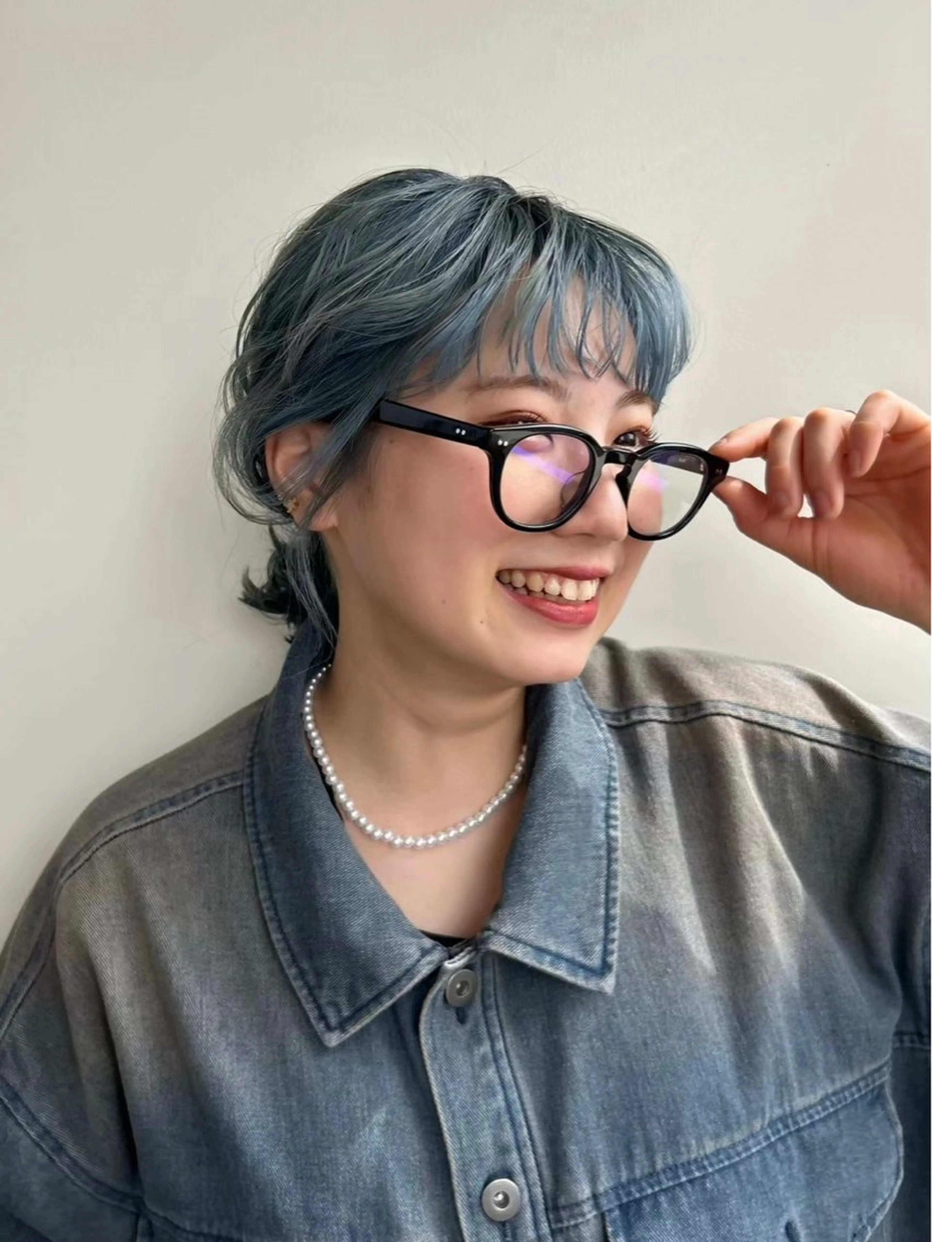 ミディアム カラー ミストバング ベージュカラー ブリーチ ブルーカラー 透明感カラー 艶カラー/縮毛矯正/ ケア/アレンジ/桜悠のヘアスタイル