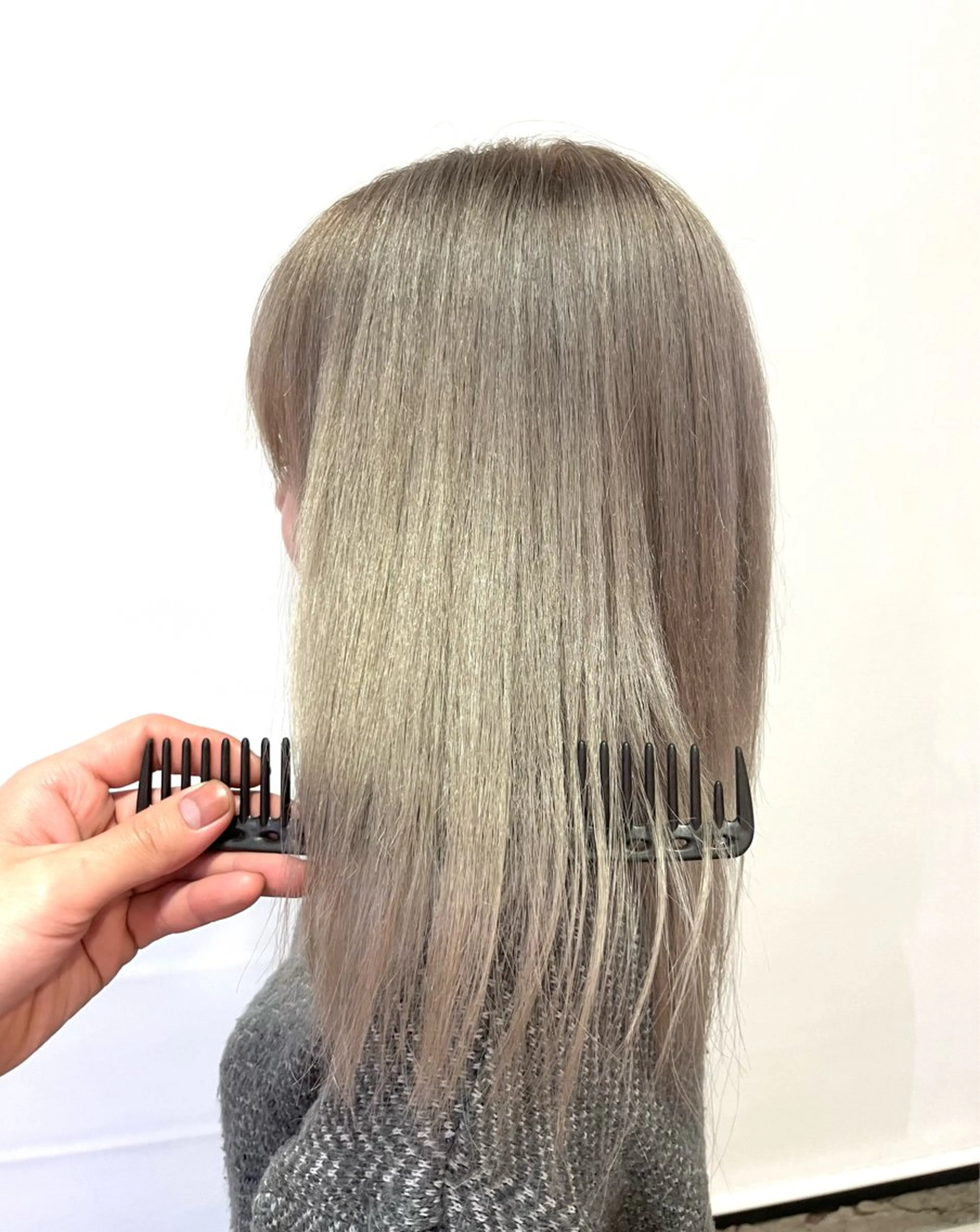 カラー ヘアカラー 森田翔斗 顔周りレイヤーのヘアスタイル