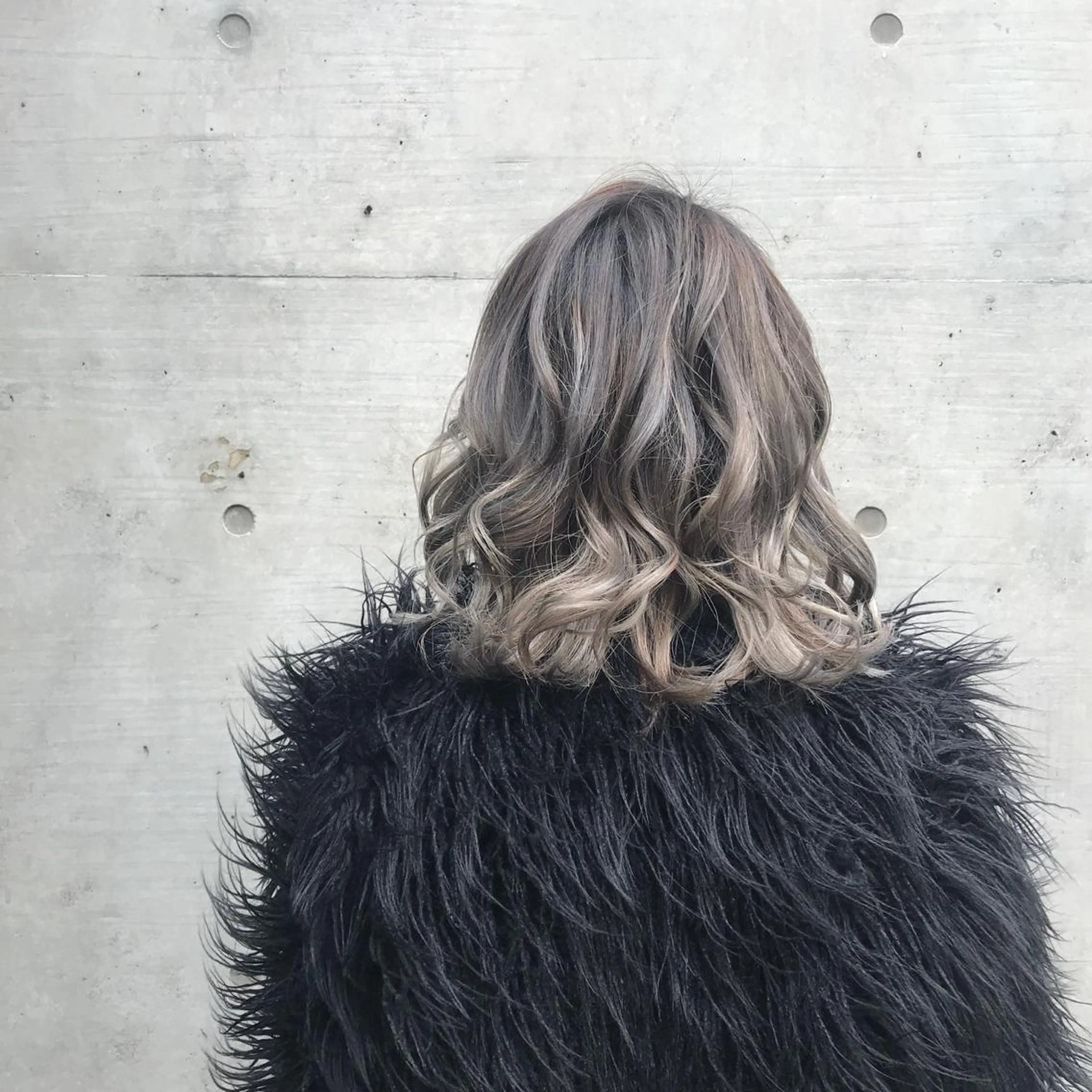 ミディアム カラー ブリーチ グレージュ ハイライトカラー ハイライト ヘアカラー cfr professional artist salon所属・佐野 智史のヘアスタイル