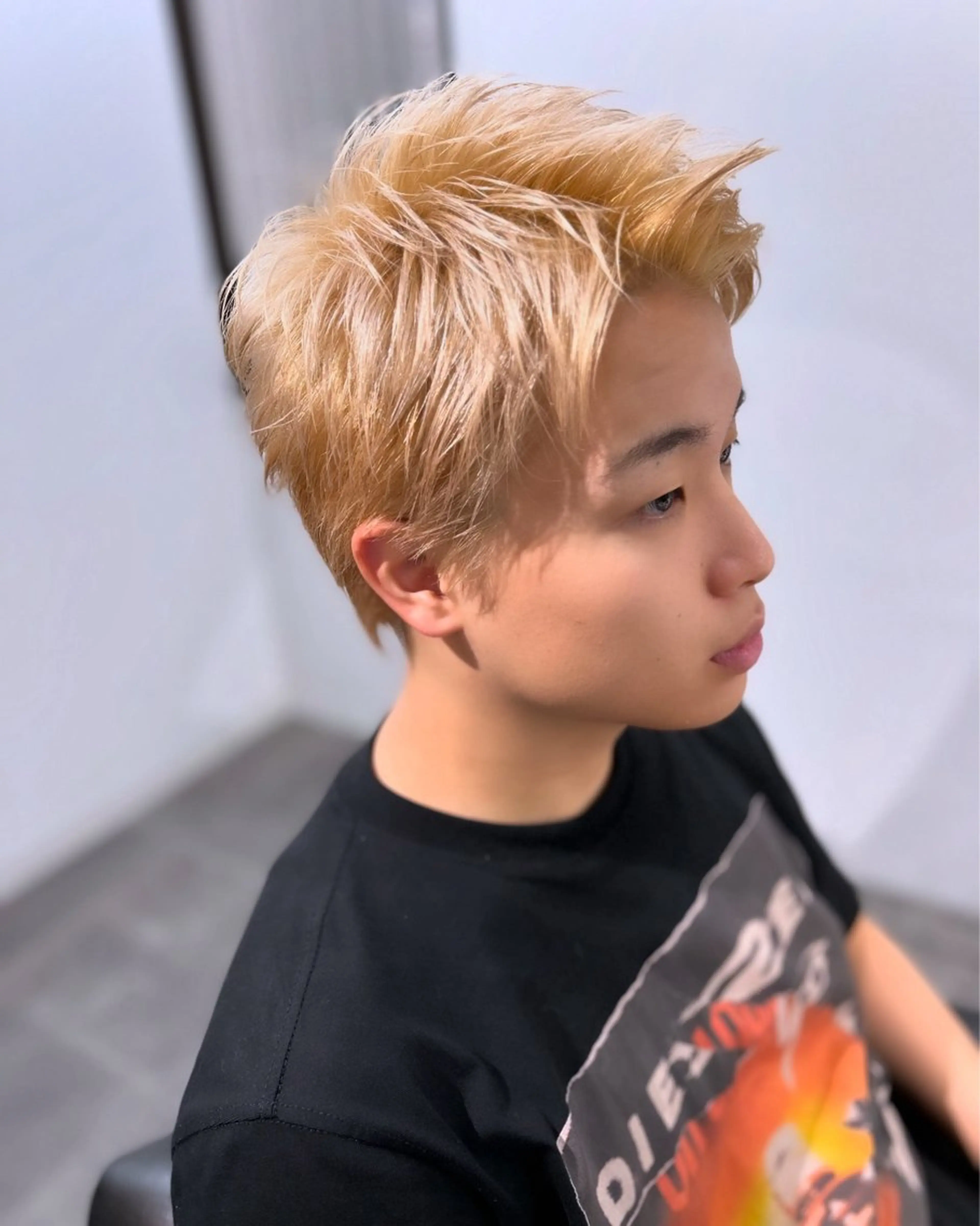 ショート カラー メンズ アップバング メンズハイトーン メンズショート スパイキーショート ハイトーンカラー ヘアカラー CHELSEA  梅田所属・OKADA/メンズ /カット/眉/縮毛のヘアスタイル