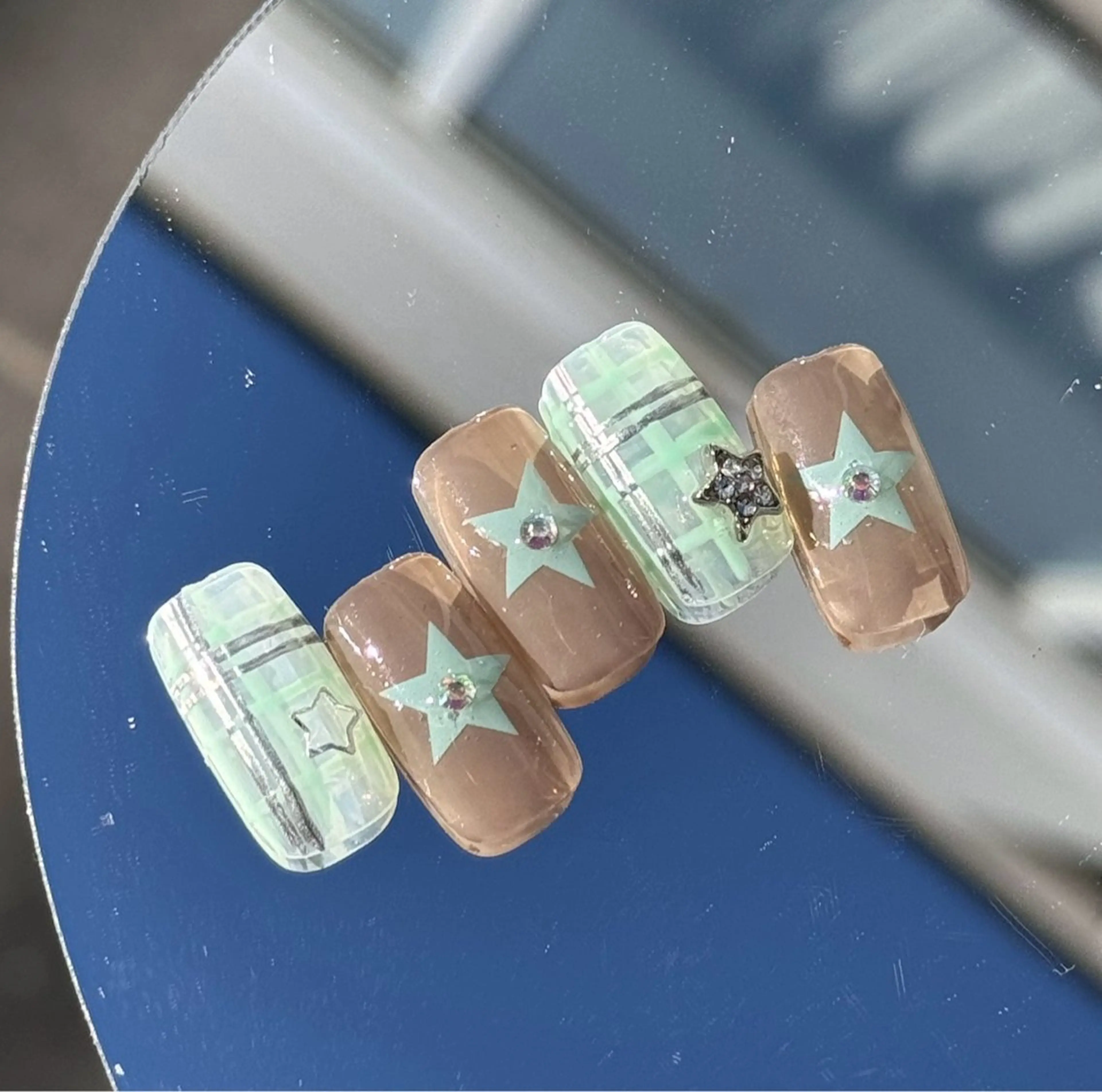 ネイル Pins16所属・HI-KO 🦙のネイルデザイン