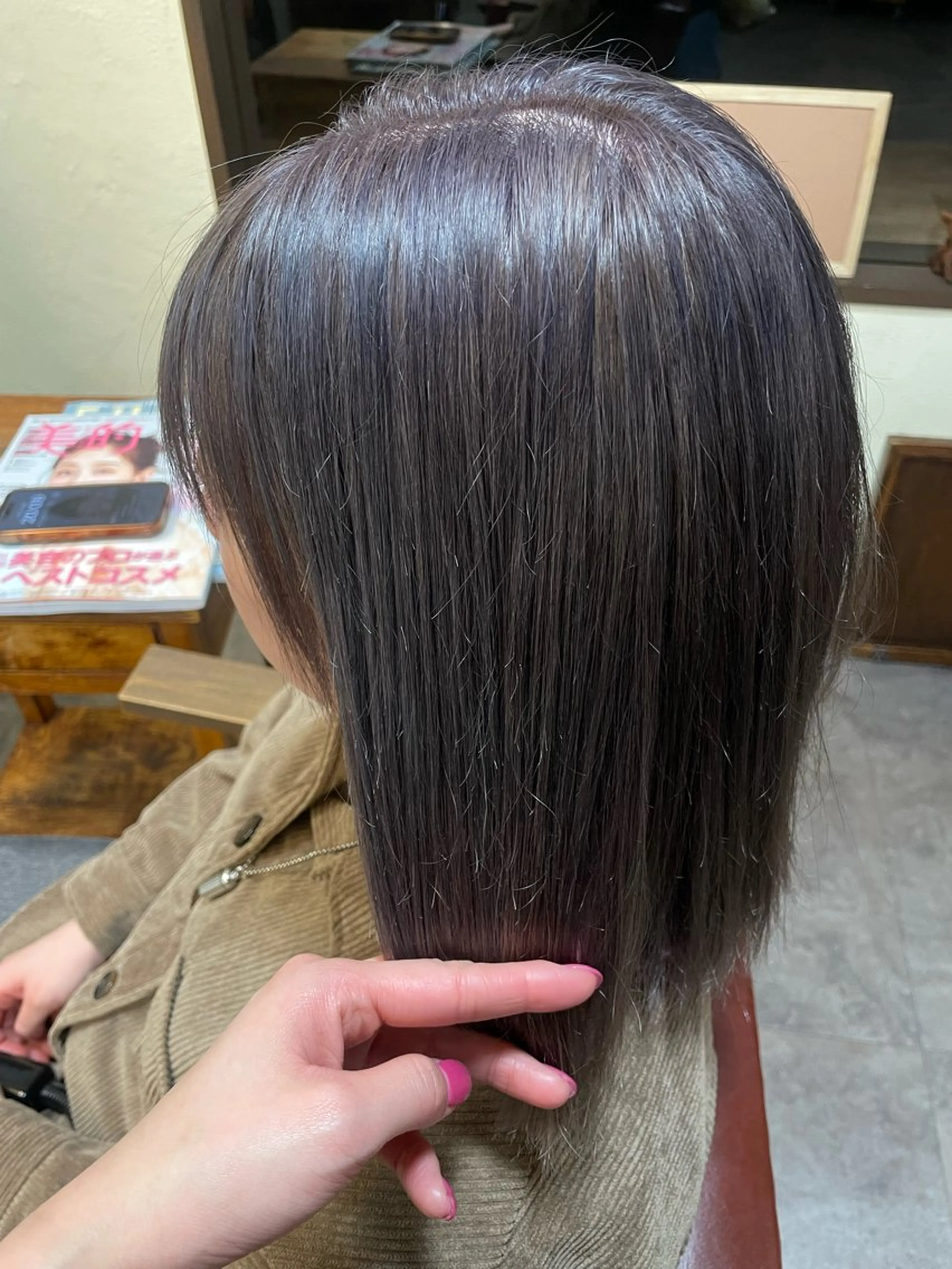 ミディアム ヘアカラー 大庭 萌瑚のヘアスタイル