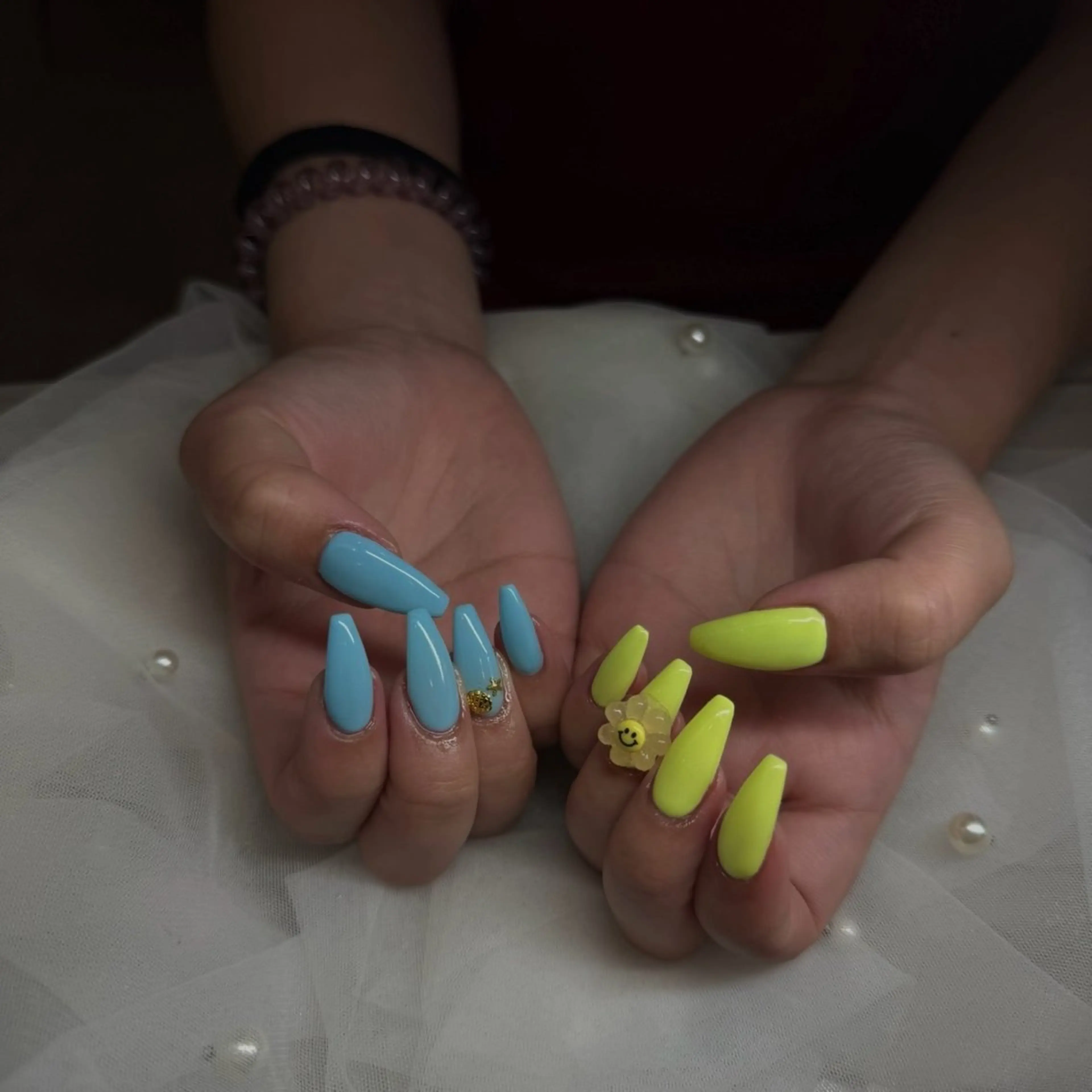 ネイル ラメ(グリッター) ニュアンスネイル ワンカラーネイル リボン シンプルネイル 梶野 友海華のネイルデザイン