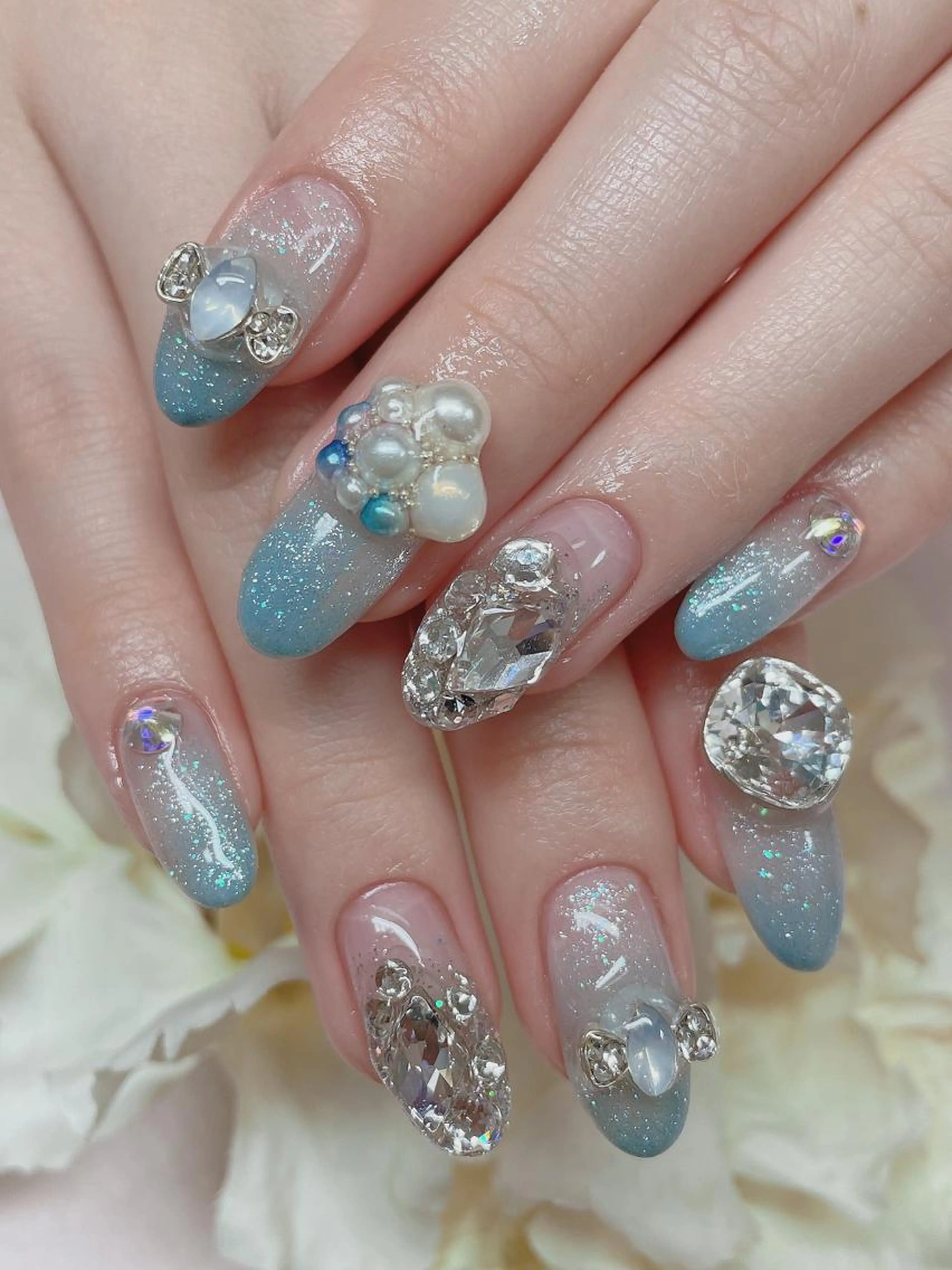 ケア無料、ラインストーンスワロフスキー入れ放題、ジェルネイルの写真