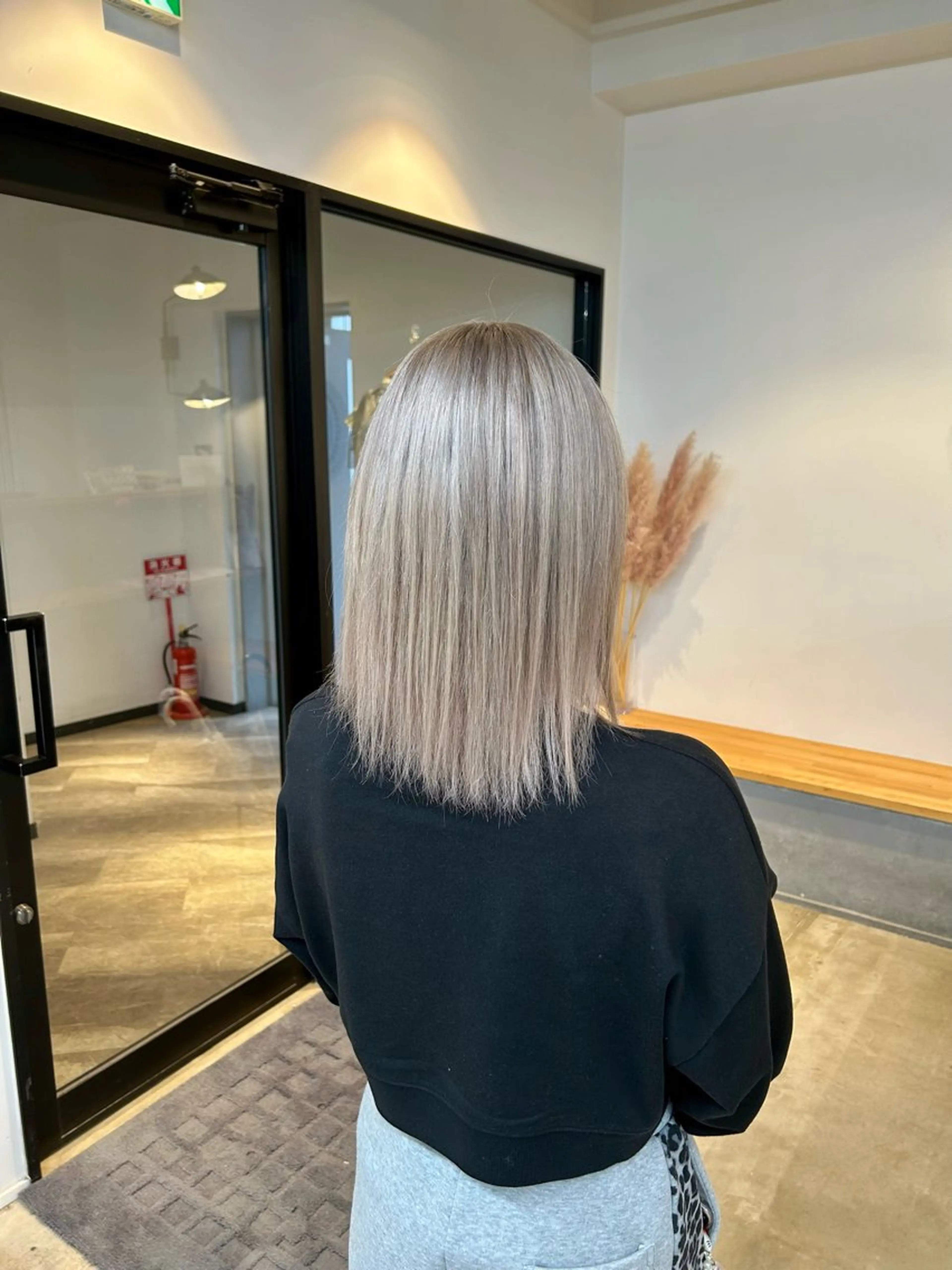 ロング カラー シルバー ホワイトシルバー カット ヘアカラー トリートメント 🎀たな 🧸のヘアスタイル