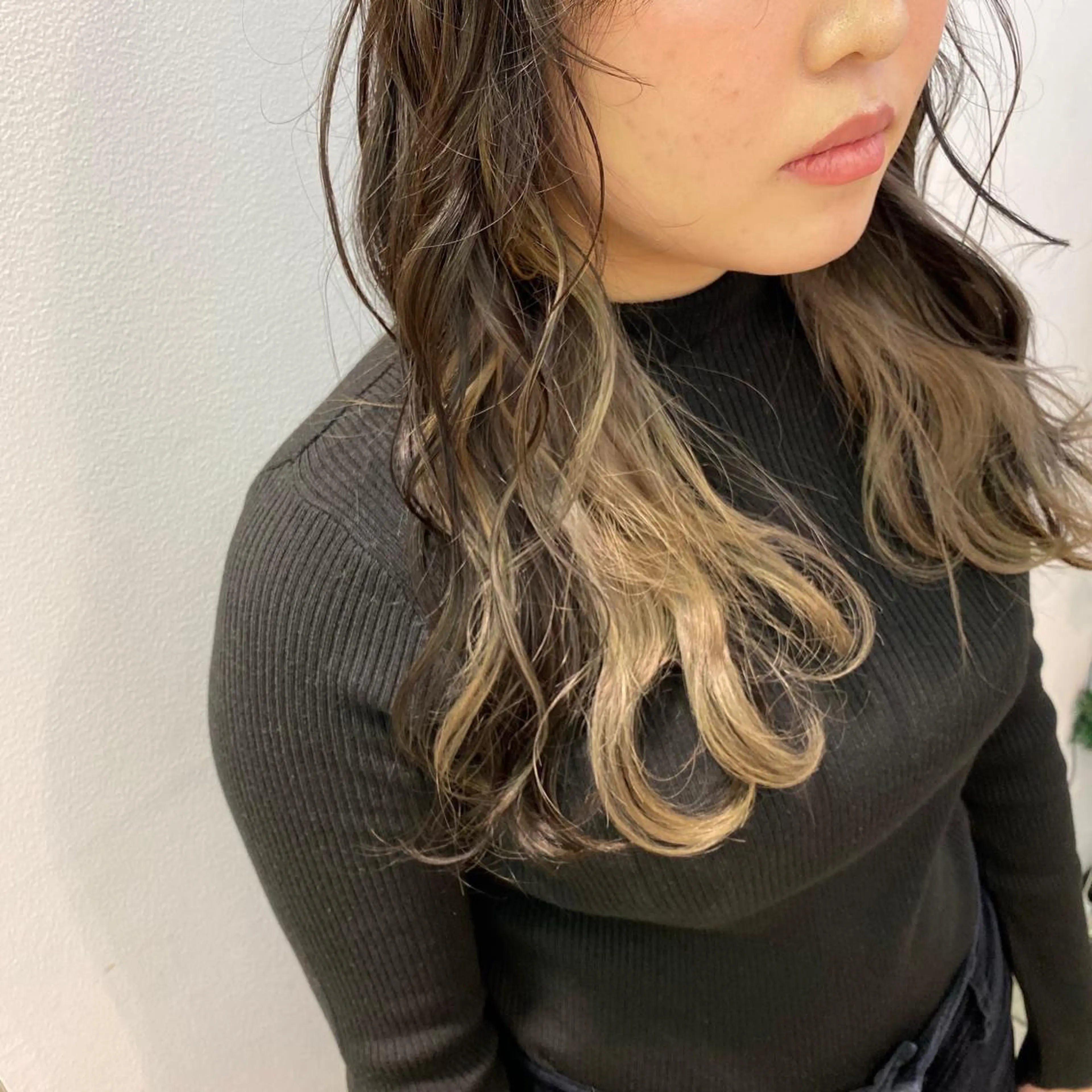 ロング カラー Uni.(ユニ)所属・渡邊 唯のヘアスタイル