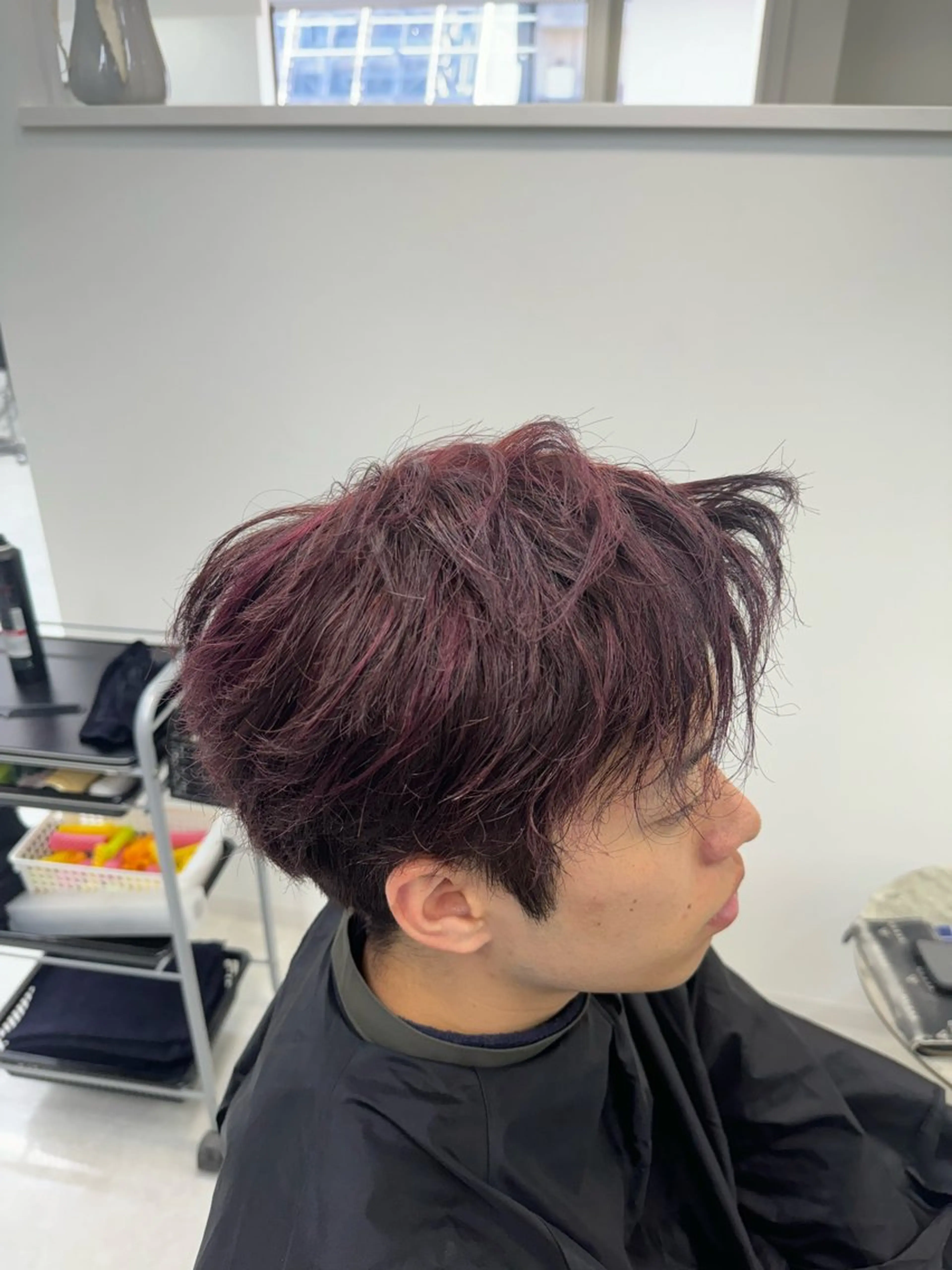 ショート カラー メンズ メンズハイライト デザインカラー ハイライトカラー ピンクカラー レッドカラー 韓国ヘア🇰🇷 /艶カラー✨のヘアスタイル