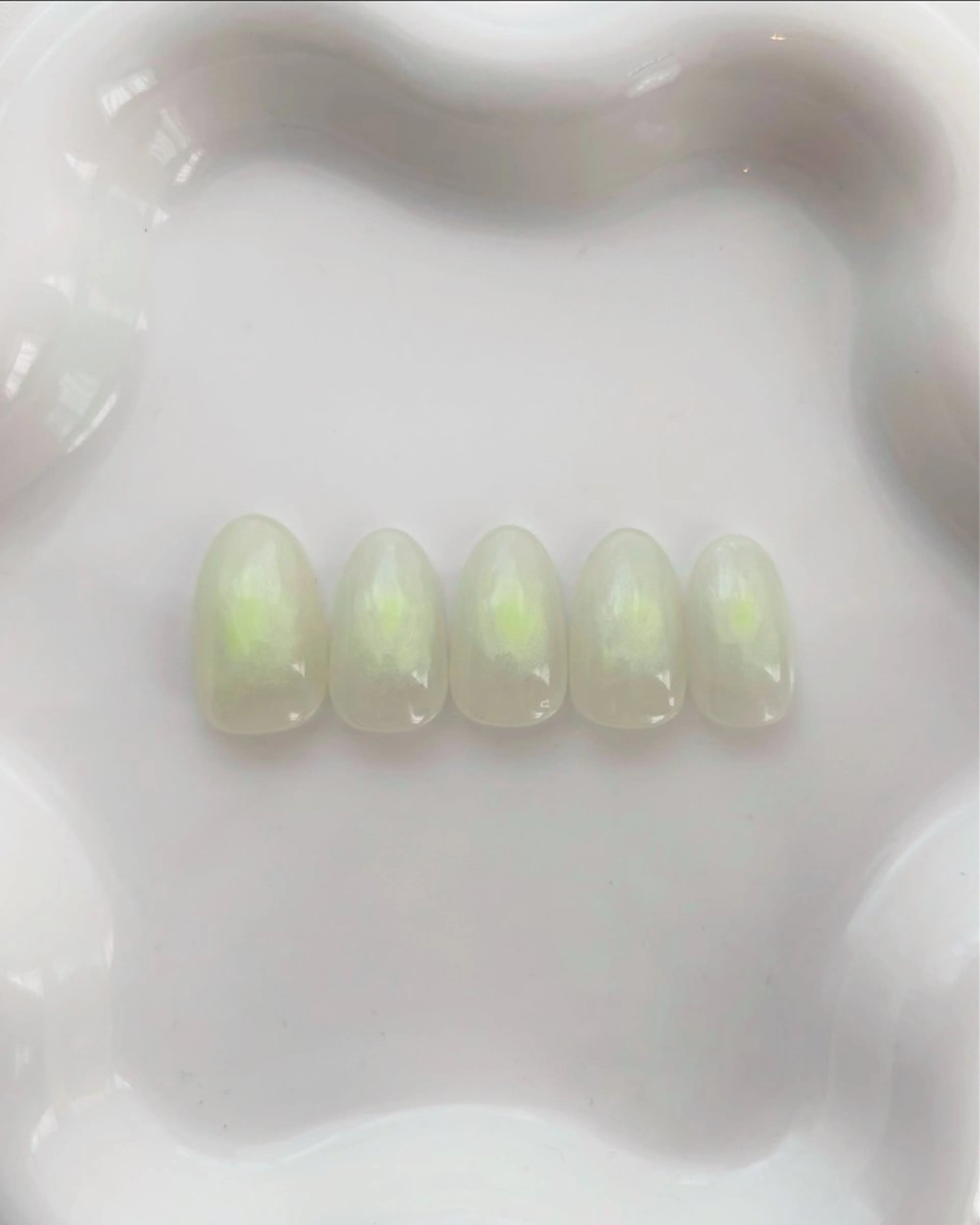 ネイル シンプルネイル ハンドネイル ちゅるんネイル🎀 Yuriのネイルデザイン