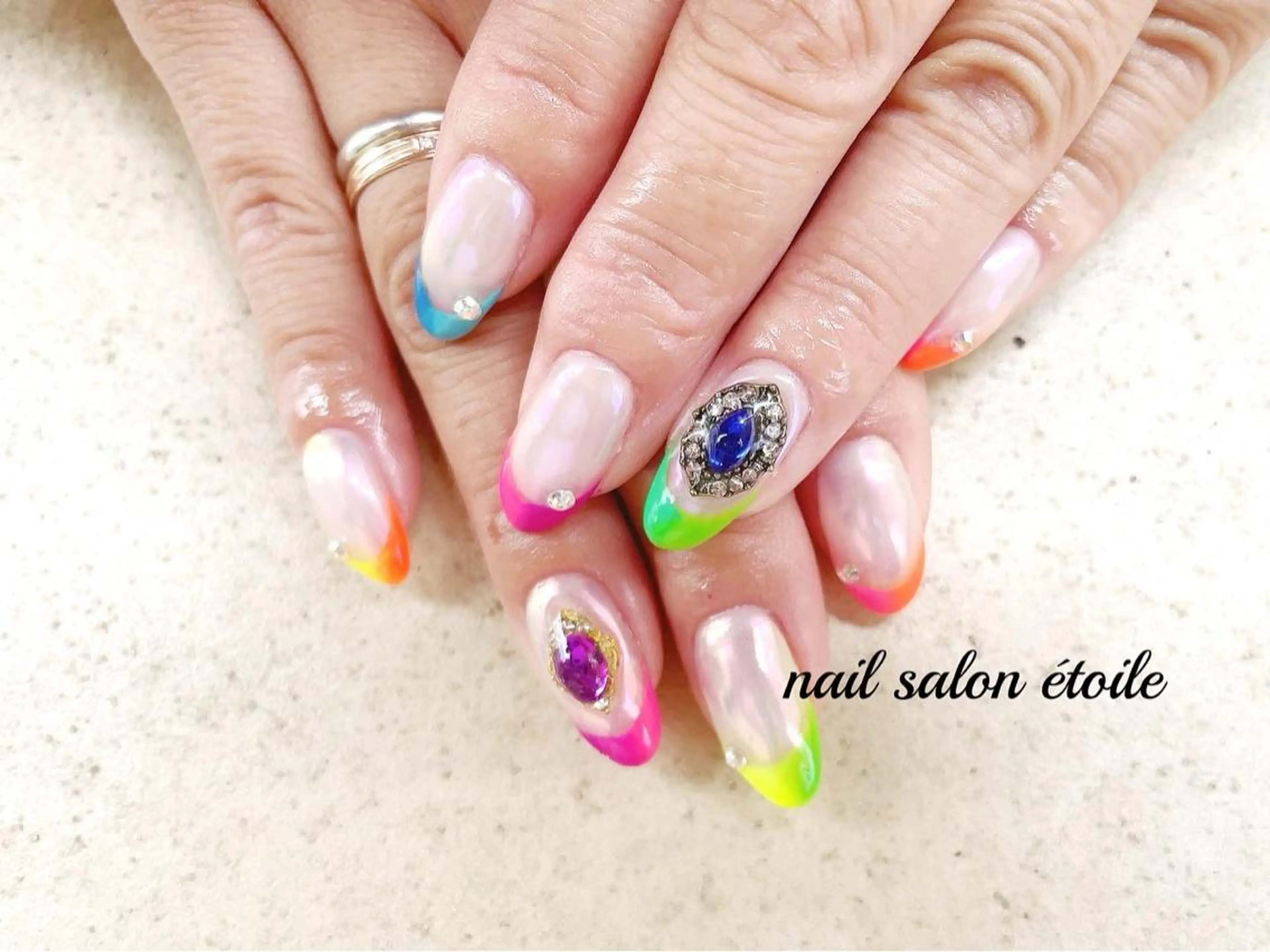 ネイル オーロラネイル フレンチネイル ジェルネイル 夏ネイル ハンドネイル nail salon étoileのネイルデザイン