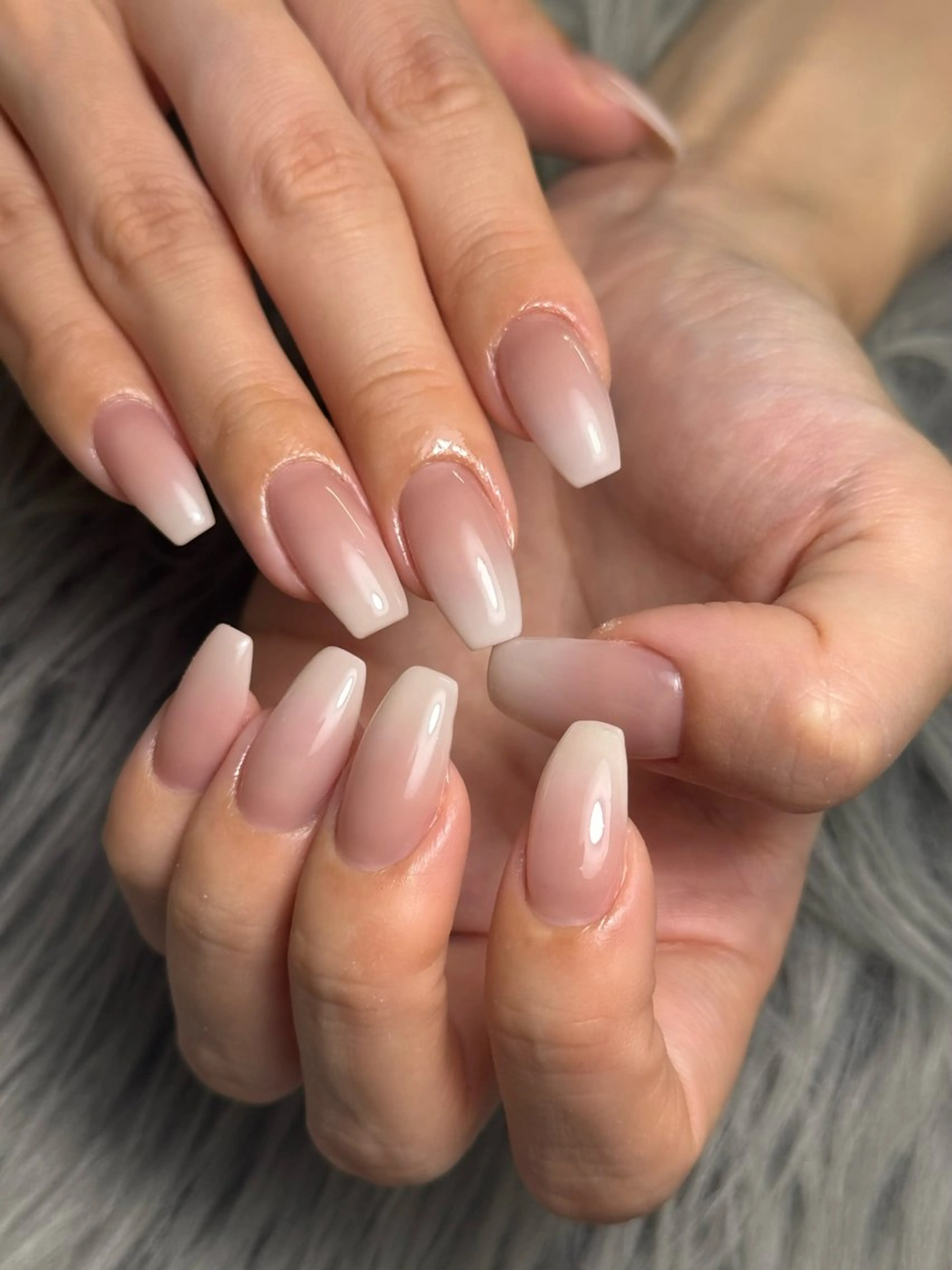 ネイル グラデーション オフィスネイル シンプルネイル ハンドネイル Nail salon h所属・nail salon h🎀小夏のネイルデザイン