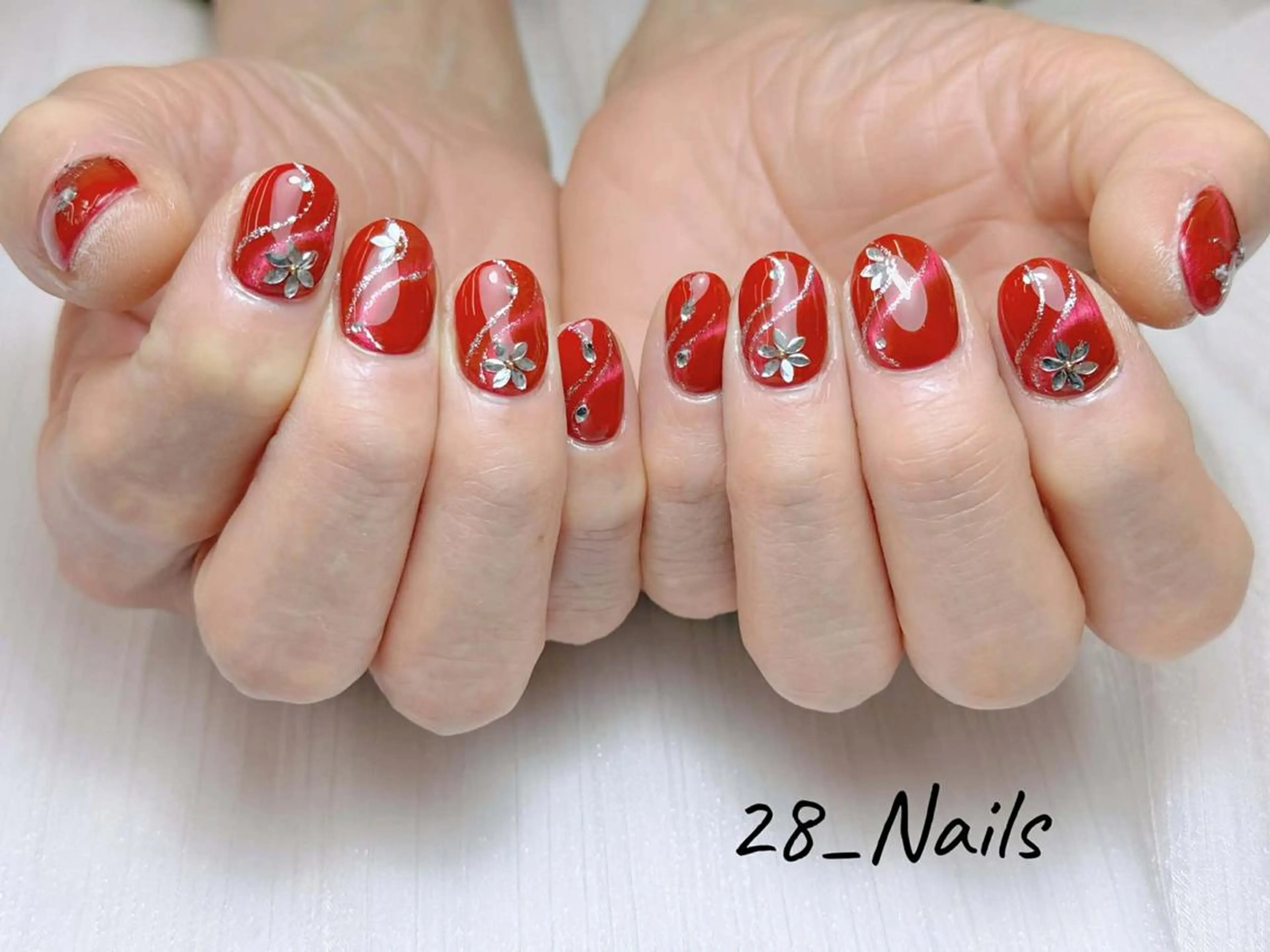 ショート 韓国風ヘア トゥー フエンのネイルデザイン