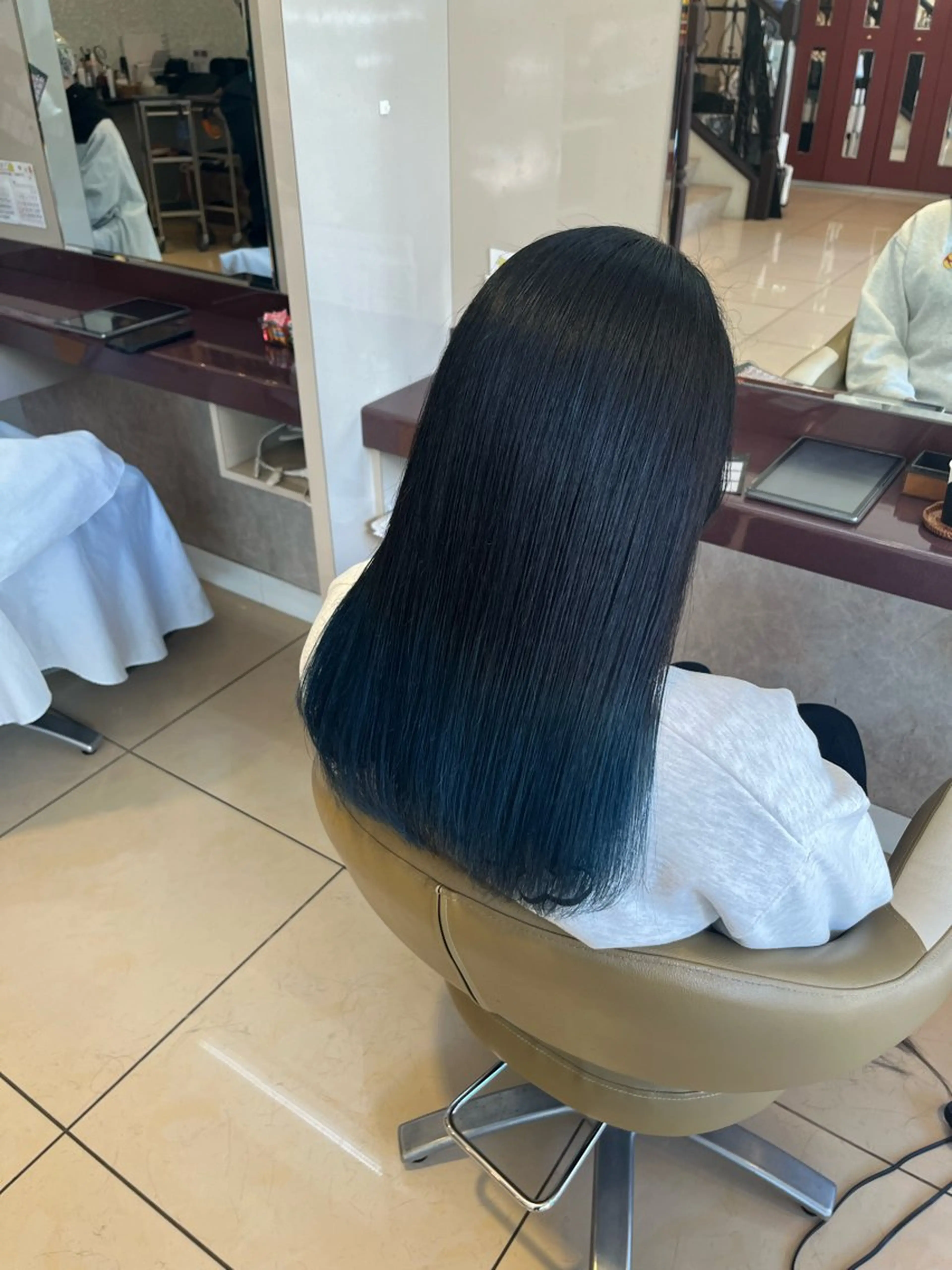 ロング ヘアカラー トリートメント 八重樫 夢愛のヘアスタイル