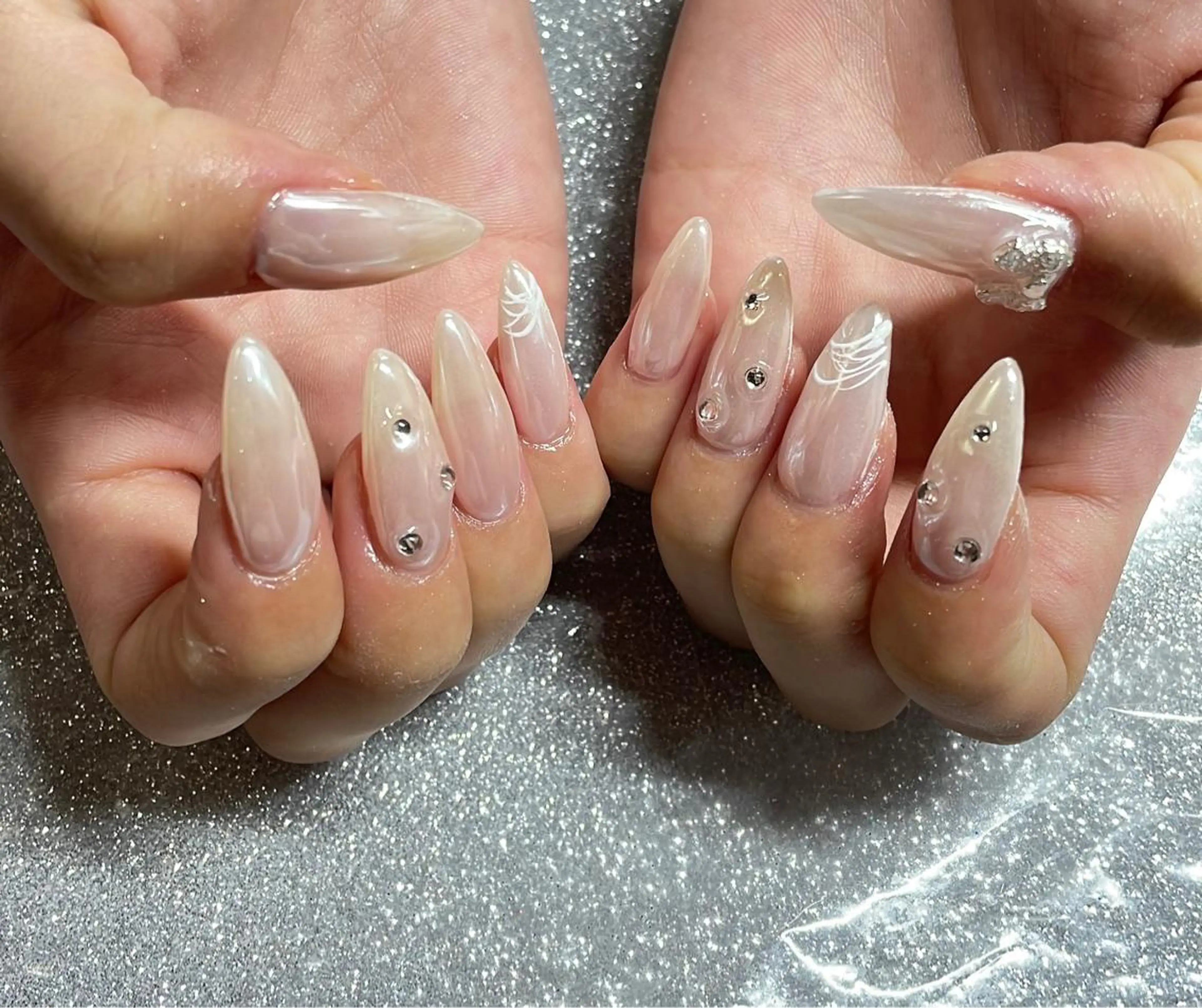 ネイル ハンドネイル VIERU 🌈🎀💖のネイルデザイン