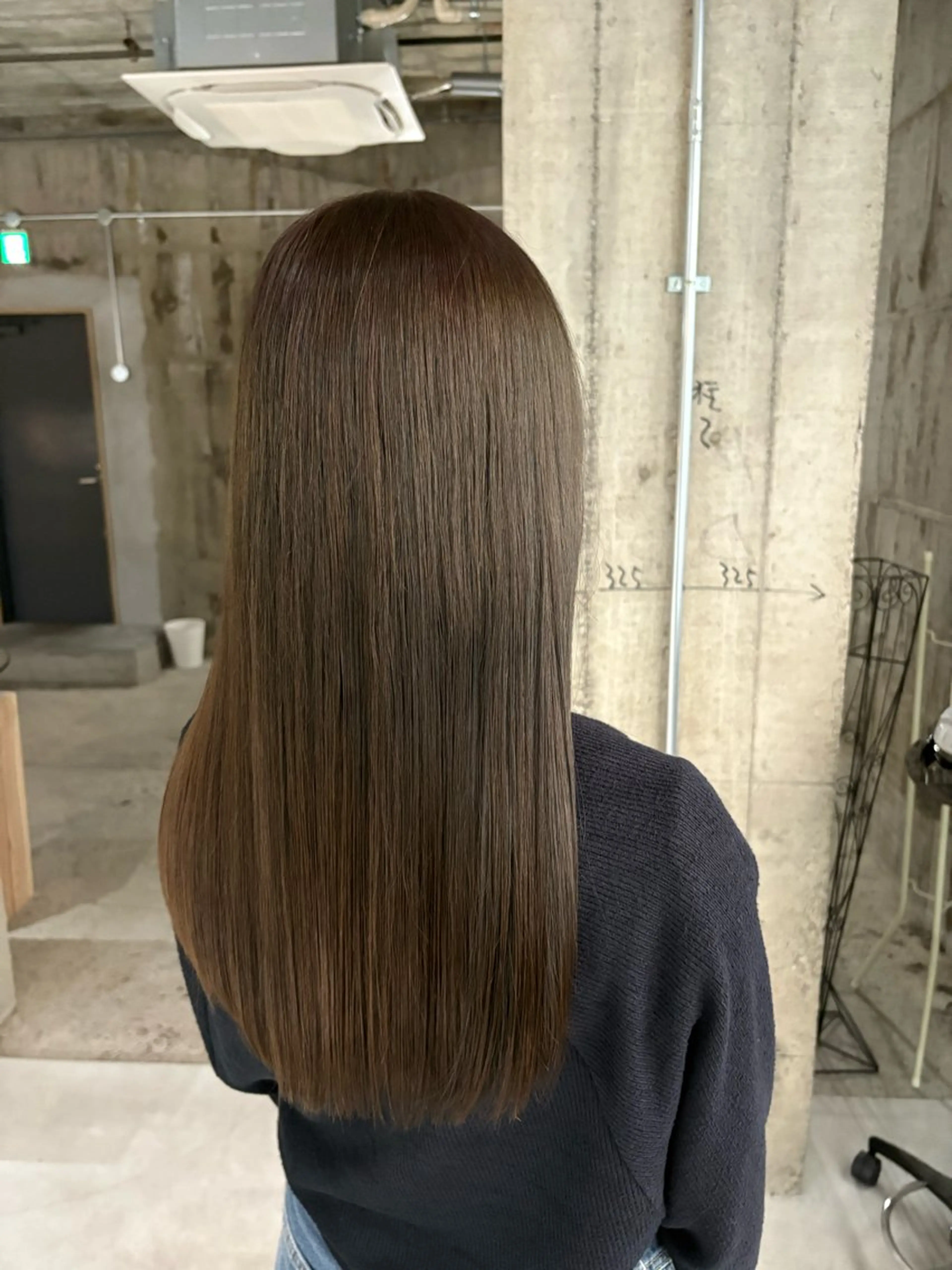 ロング カラー 黒髪 ブリーチ ダブルカラー ブリーチなしカラー オリーブカラー カット ヘアカラー 玉置 七海のヘアスタイル