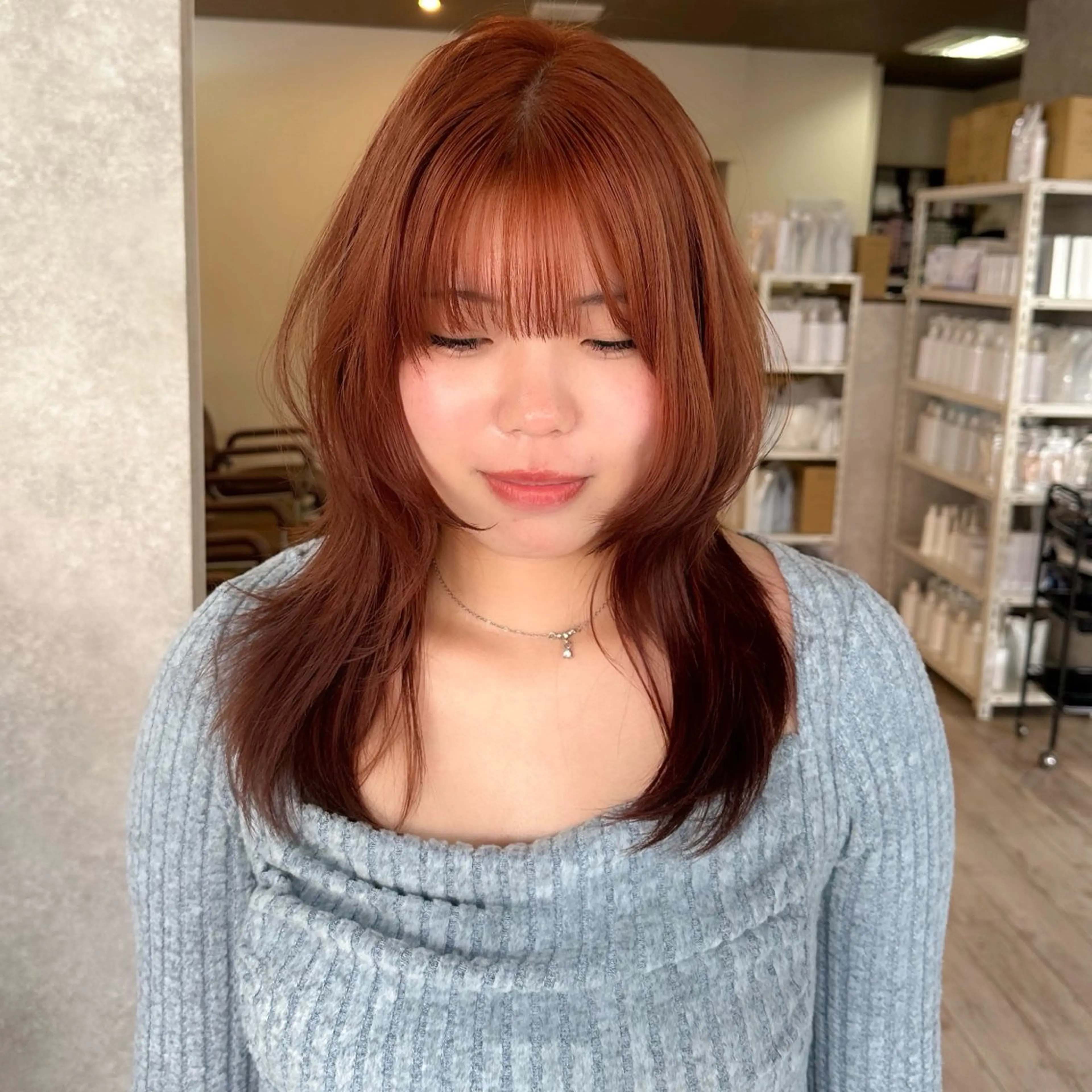 セミロング カラー ブリーチ オレンジ レイヤーカット カット ヘアカラー トリートメント 高橋 みく/ minim 暖色のヘアスタイル