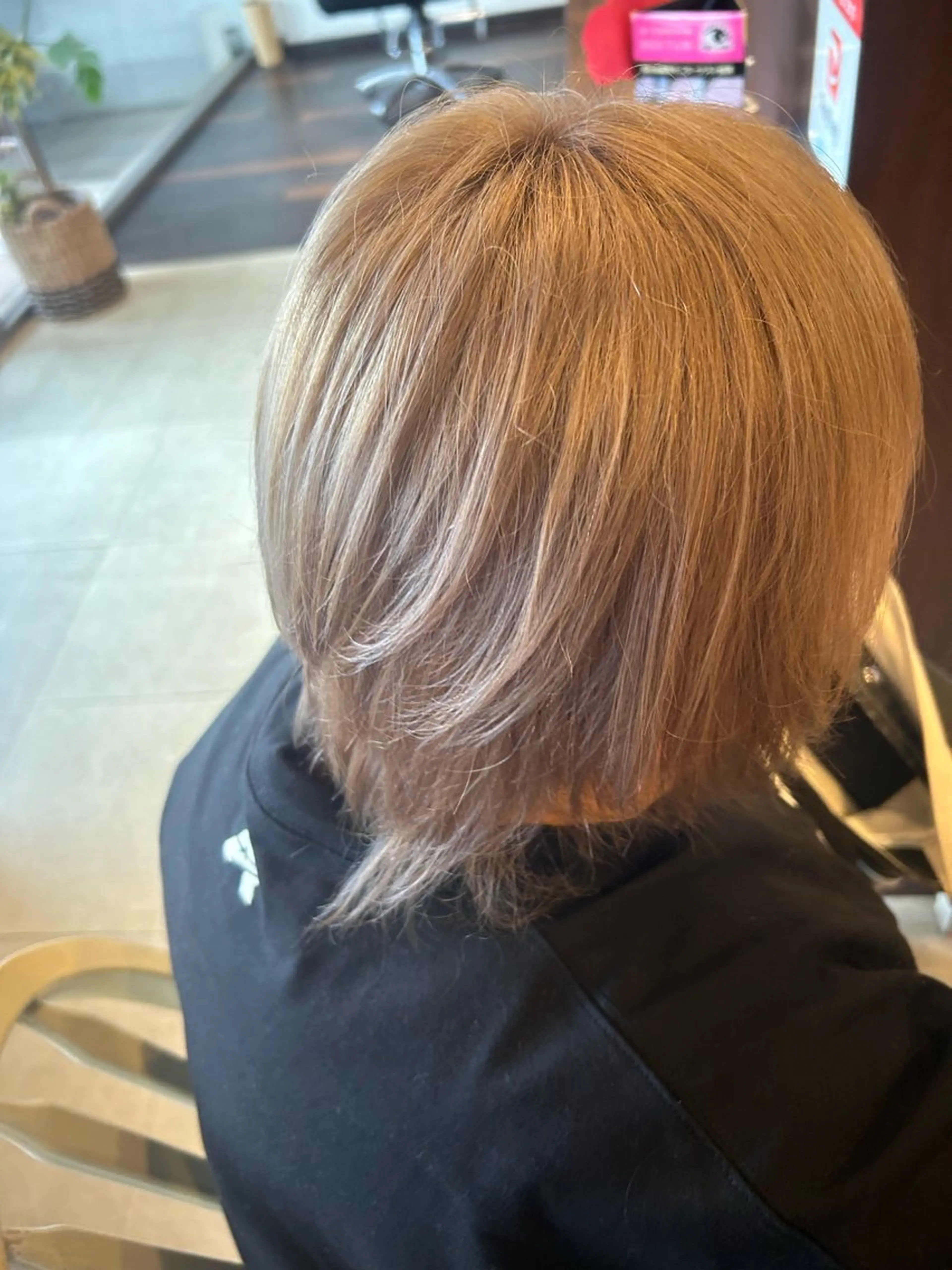 ミディアム カラー ベージュカラー ブリーチ 美容室 Jフィドルファドル所属・わきた かずなのヘアスタイル