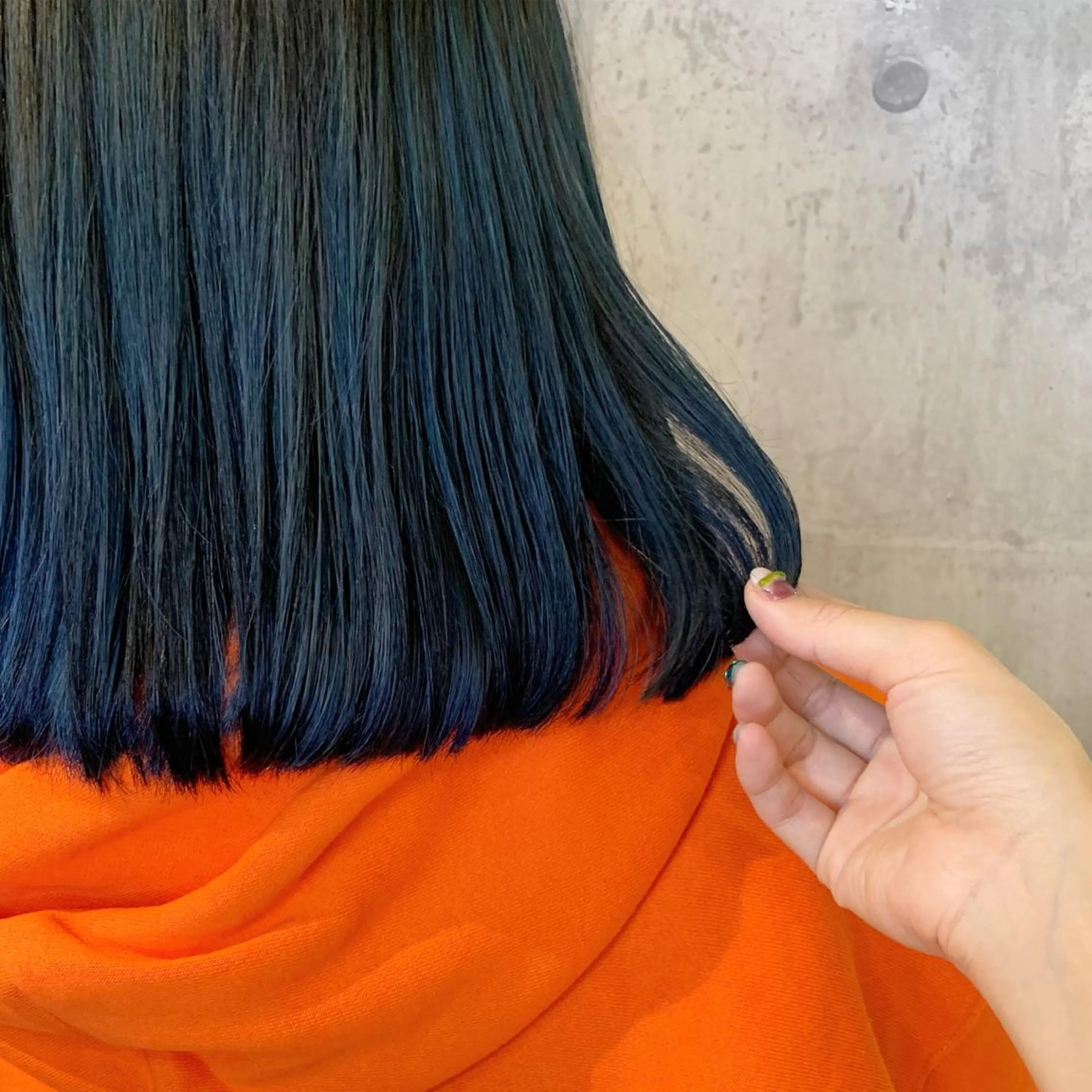 ミディアム カラー ブリーチ ブルーカラー ネイビーカラー ﾊｲﾄｰﾝ/ｼｮｰﾄ 村上淳乃🐥のヘアスタイル