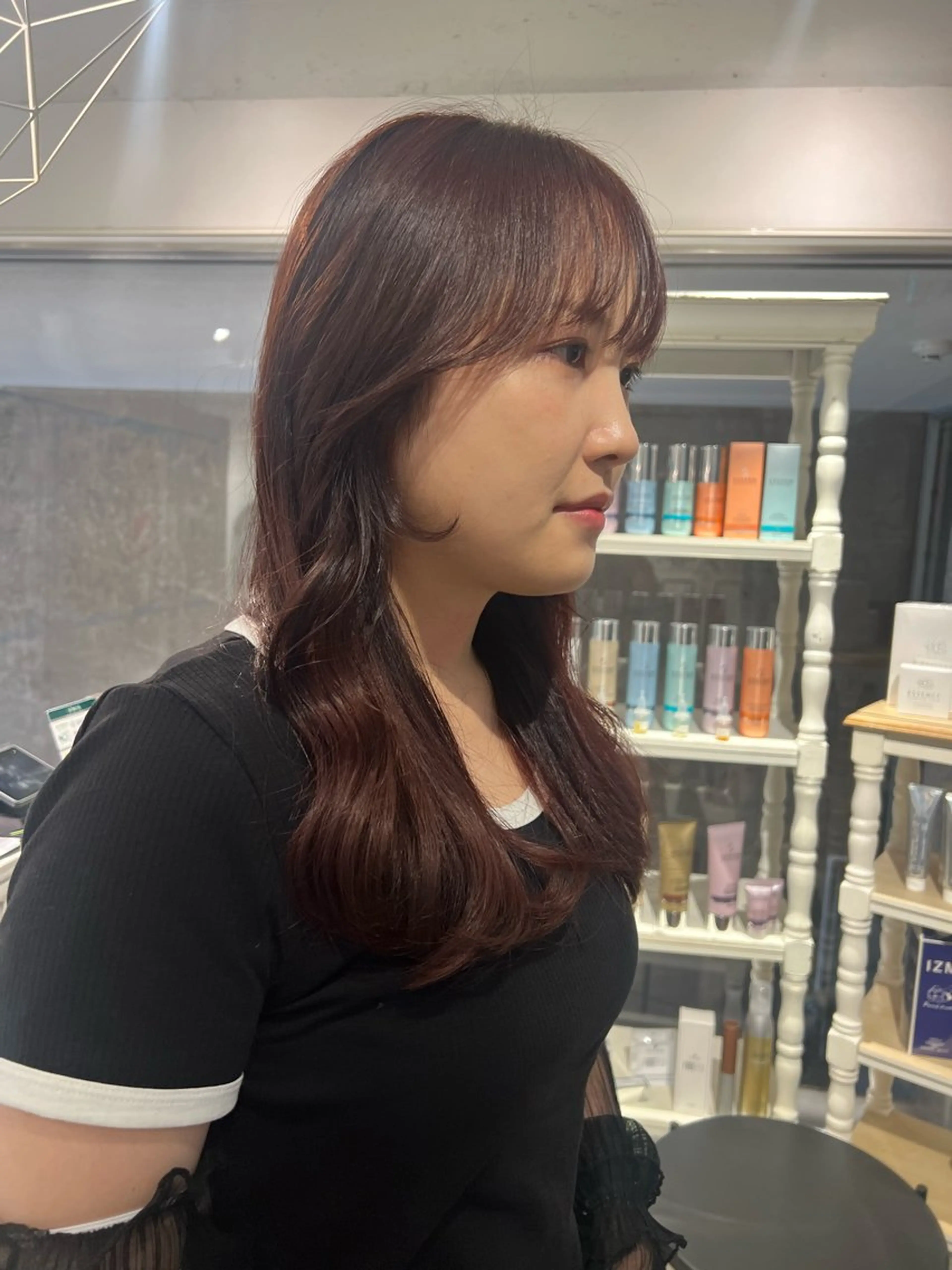 セミロング 顔まわりレイヤー レイヤーカット 小顔カット カット ヘアカラー ミカ/名駅/レイヤー /ブリーチなしカラーのヘアスタイル