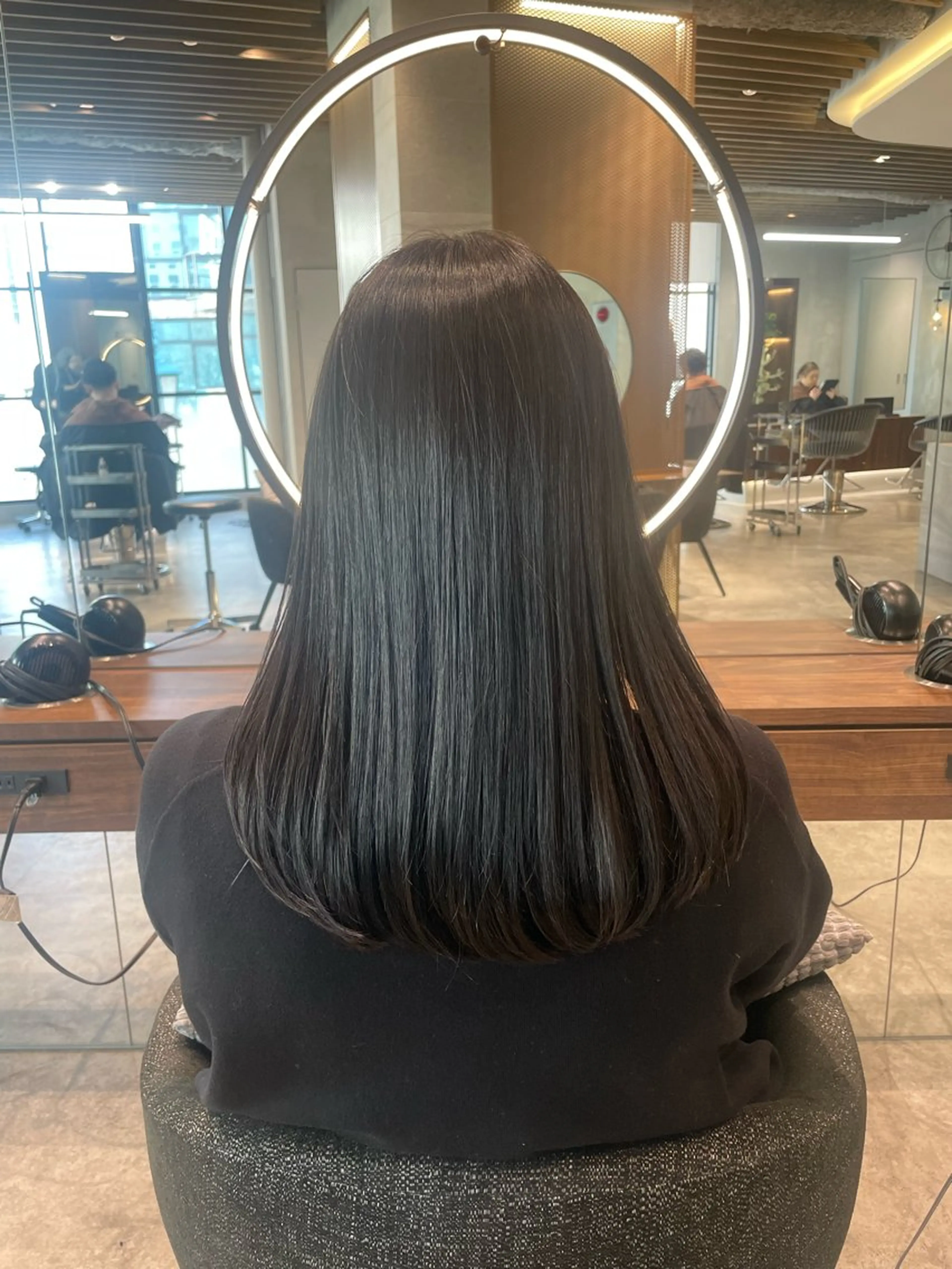 ミディアム カラー Toiro 新宿所属・新宿/新宿三丁目 yuinaのヘアスタイル