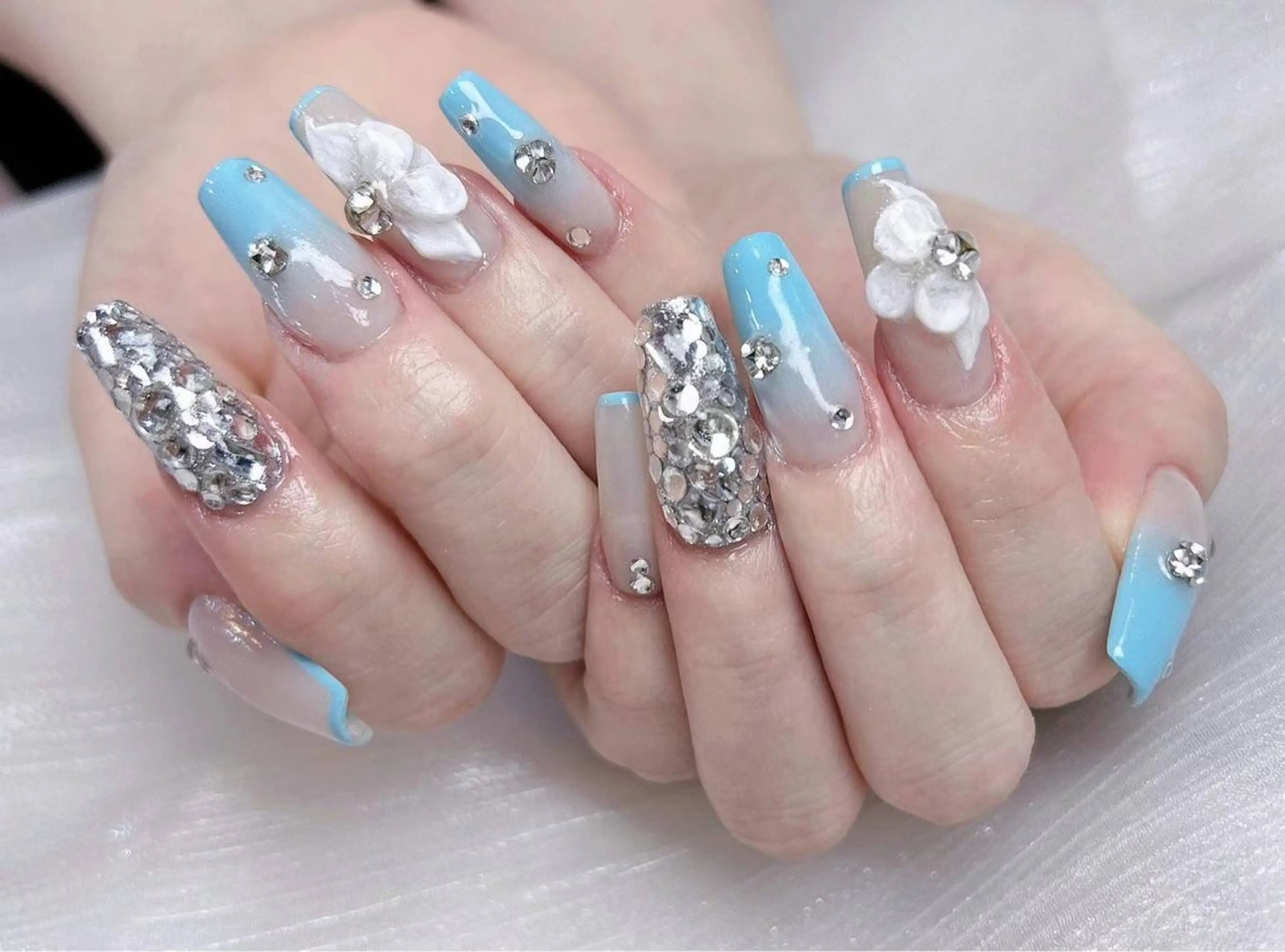 ネイル アートネイル フラワーネイル フットネイル ジェルネイル グラデーション Babarla　Nail　Salon所属・babarla Nailのネイルデザイン