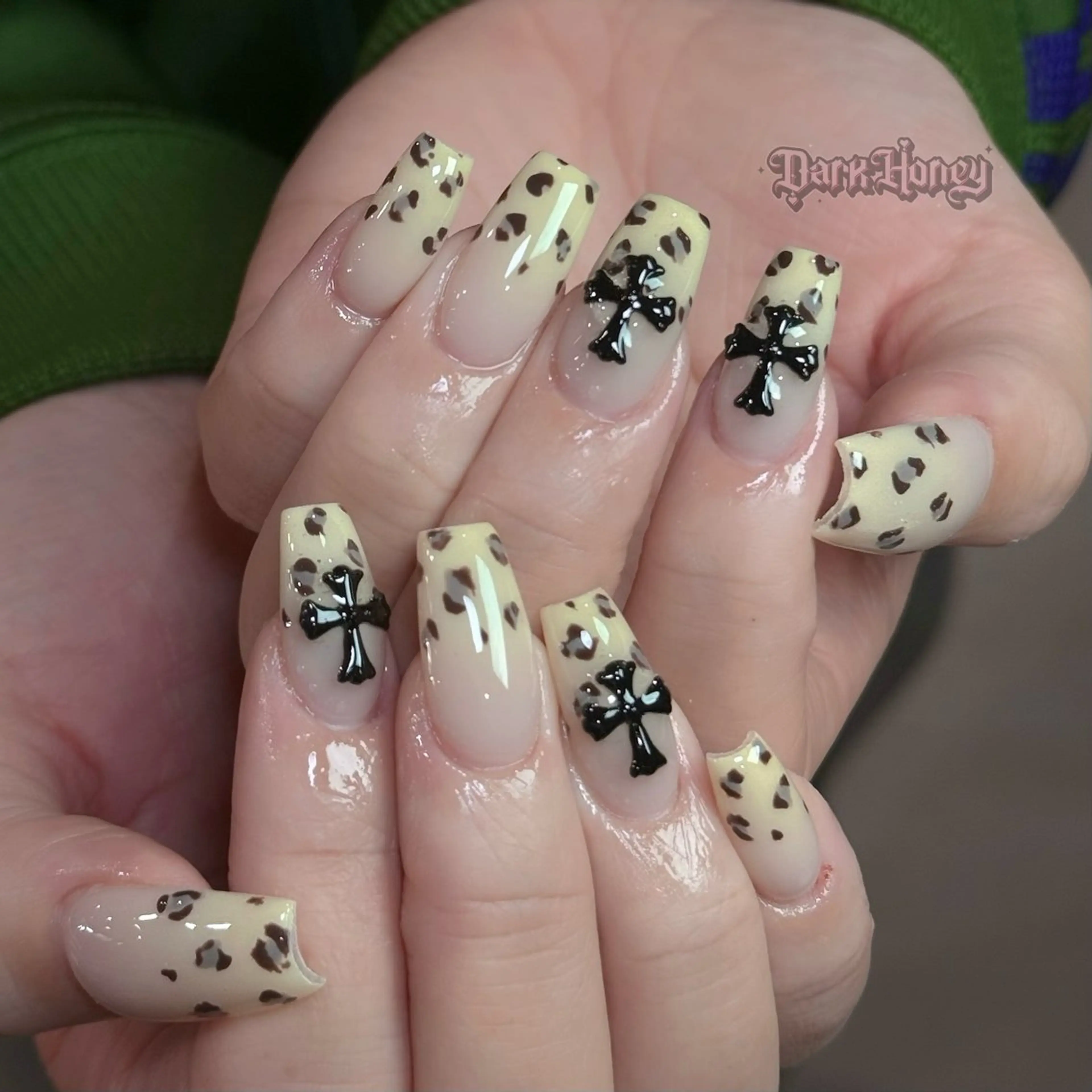 ネイル ハンドネイル Dark honey スカルプ専門原宿店のネイルデザイン