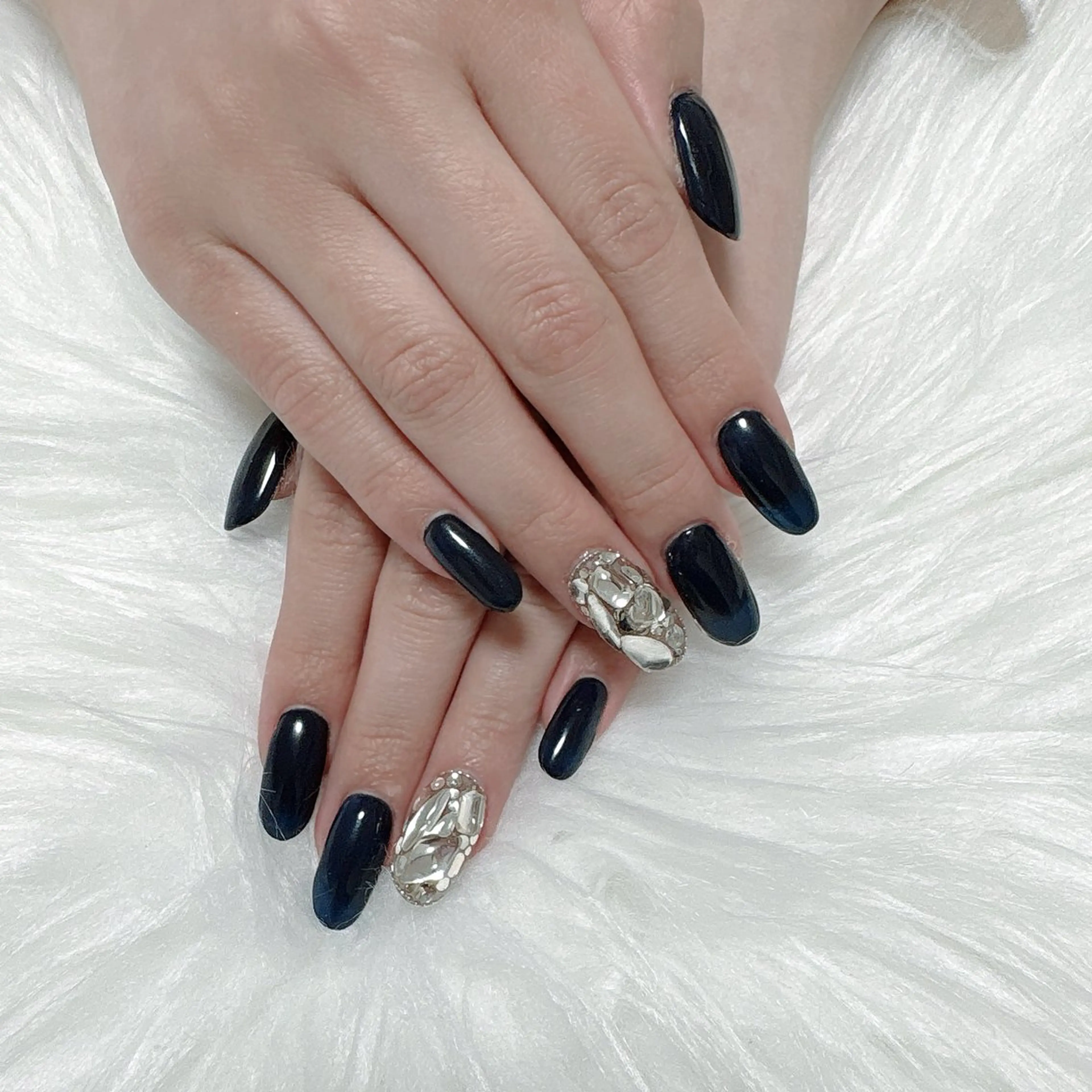 ネイル アートネイル ジェルネイル キラキラネイル ネイビー ワンカラーネイル Total Beauty Salon Charlme所属・【早朝・深夜🉑】 Charlmeのネイルデザイン