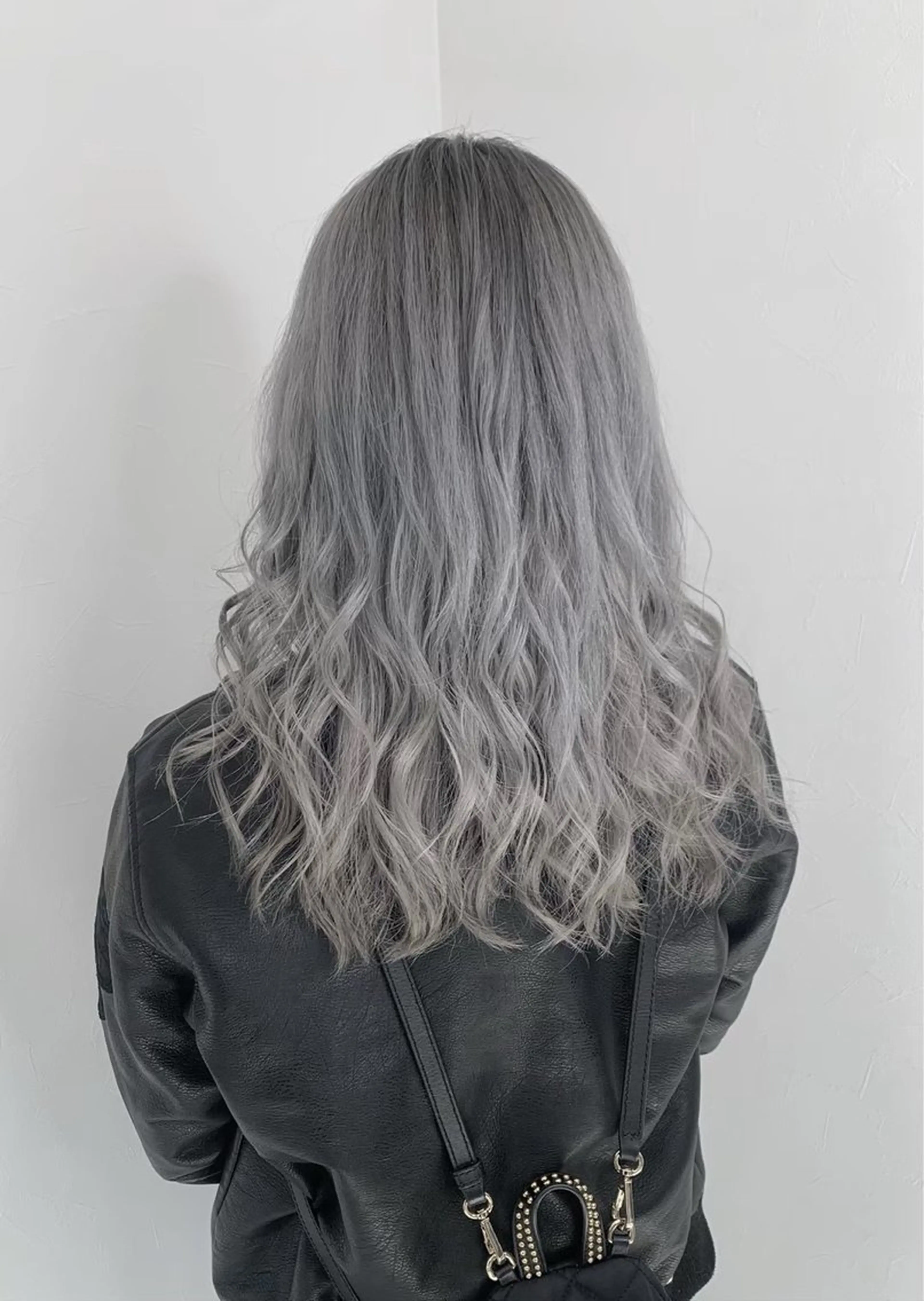 セミロング カラー _WHITE難波店【アンダーバーホワイト】所属・鬼塚脇 一輝のヘアスタイル