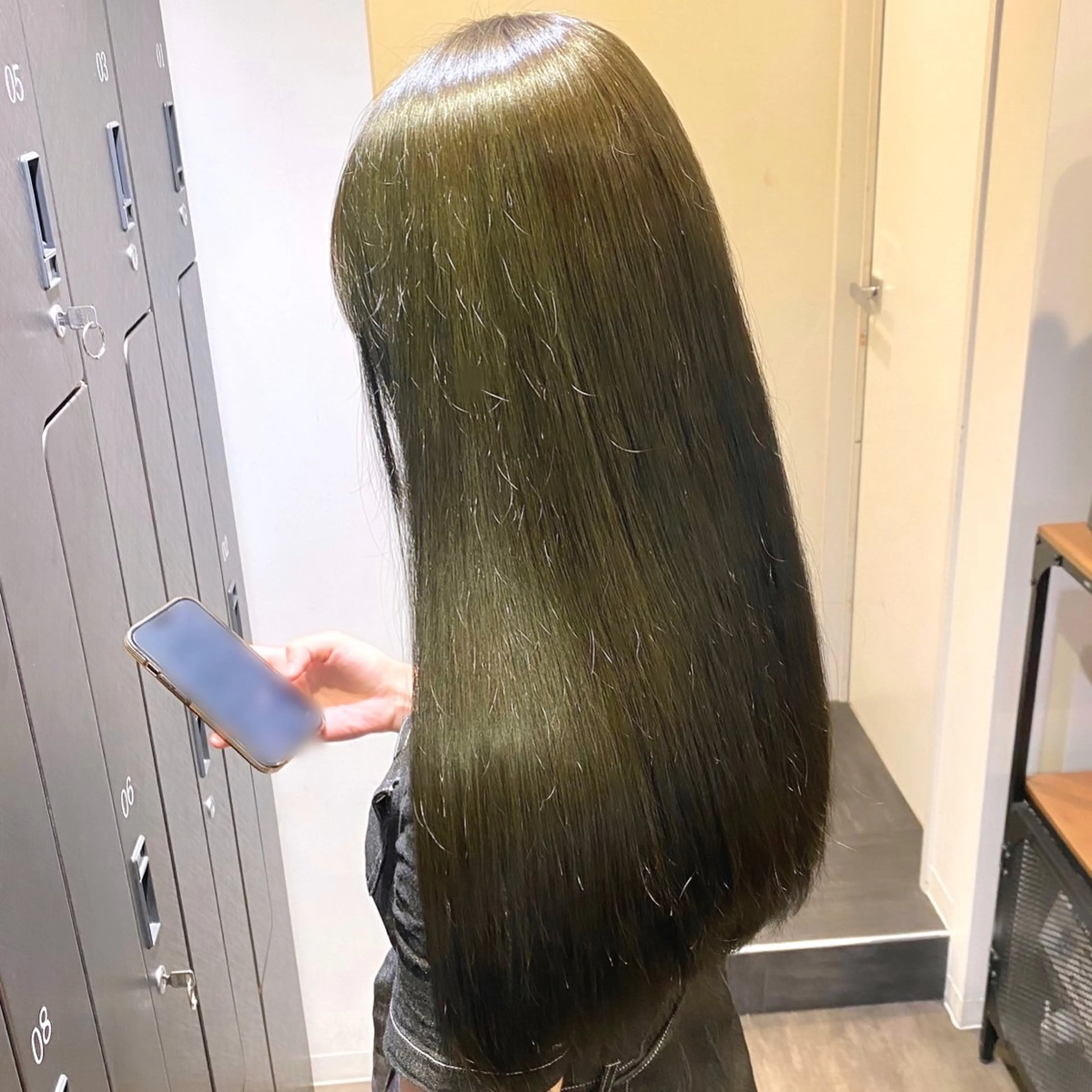 ロング カラー グレージュ オリーブグレージュ オリーブグレー 髪質改善 ヘアカラー トリートメント 🖤大人可愛い⌇ 𝐑 𝐈 𝐎🖤のヘアスタイル